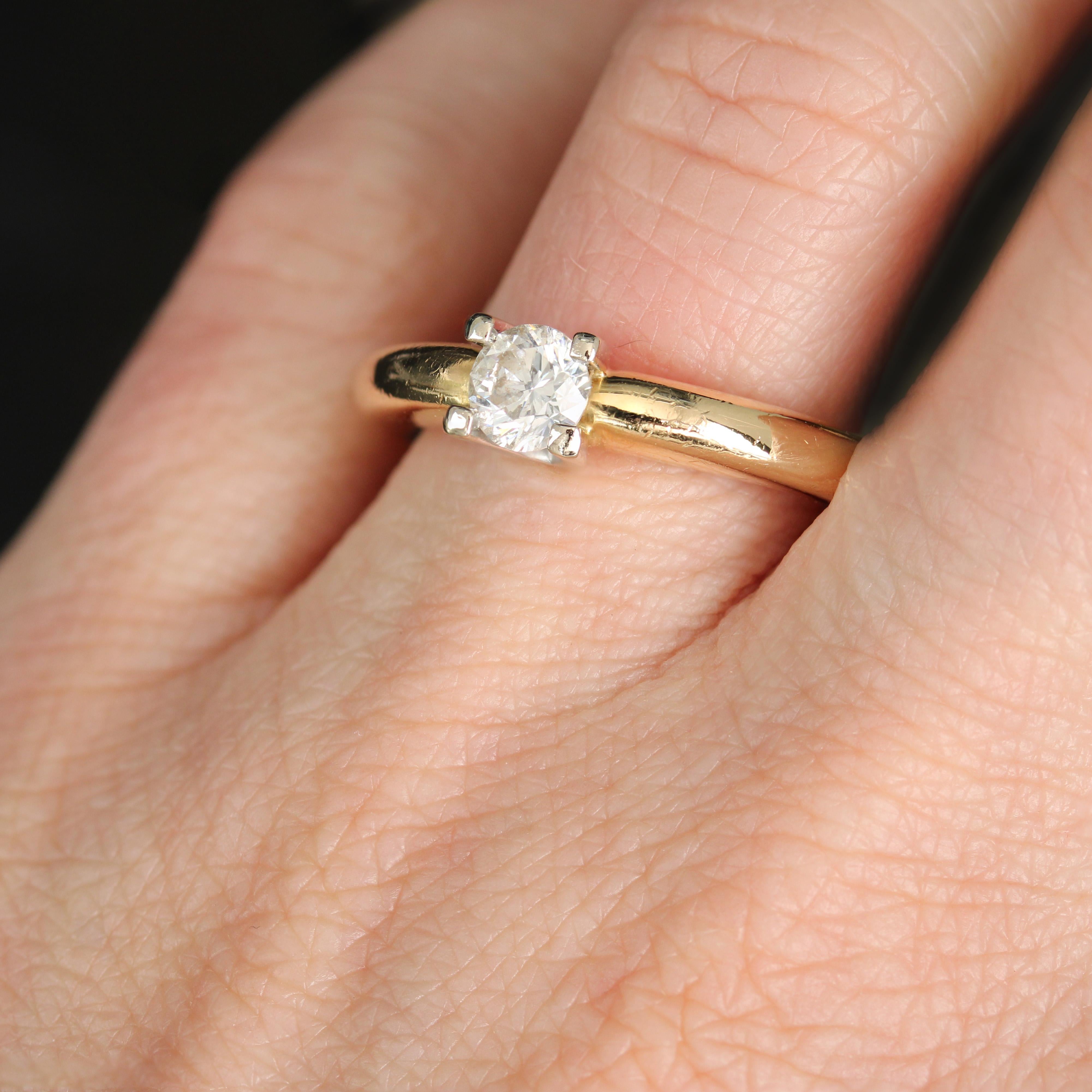 Modern Second-Hand Diamond 18 Karat Yellow Gold Solitaire Ring For Sale 7