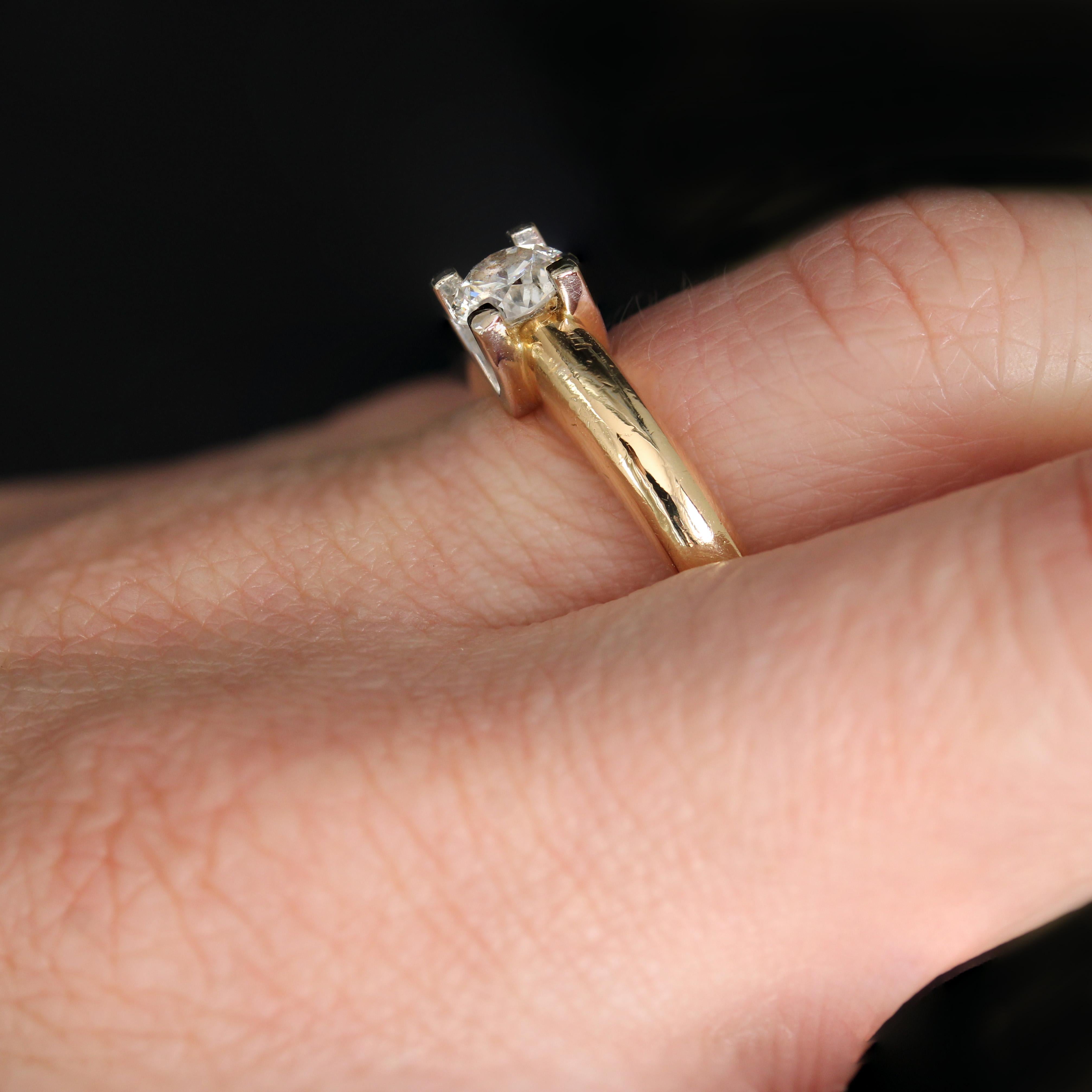 Modern Second-Hand Diamond 18 Karat Yellow Gold Solitaire Ring For Sale 8