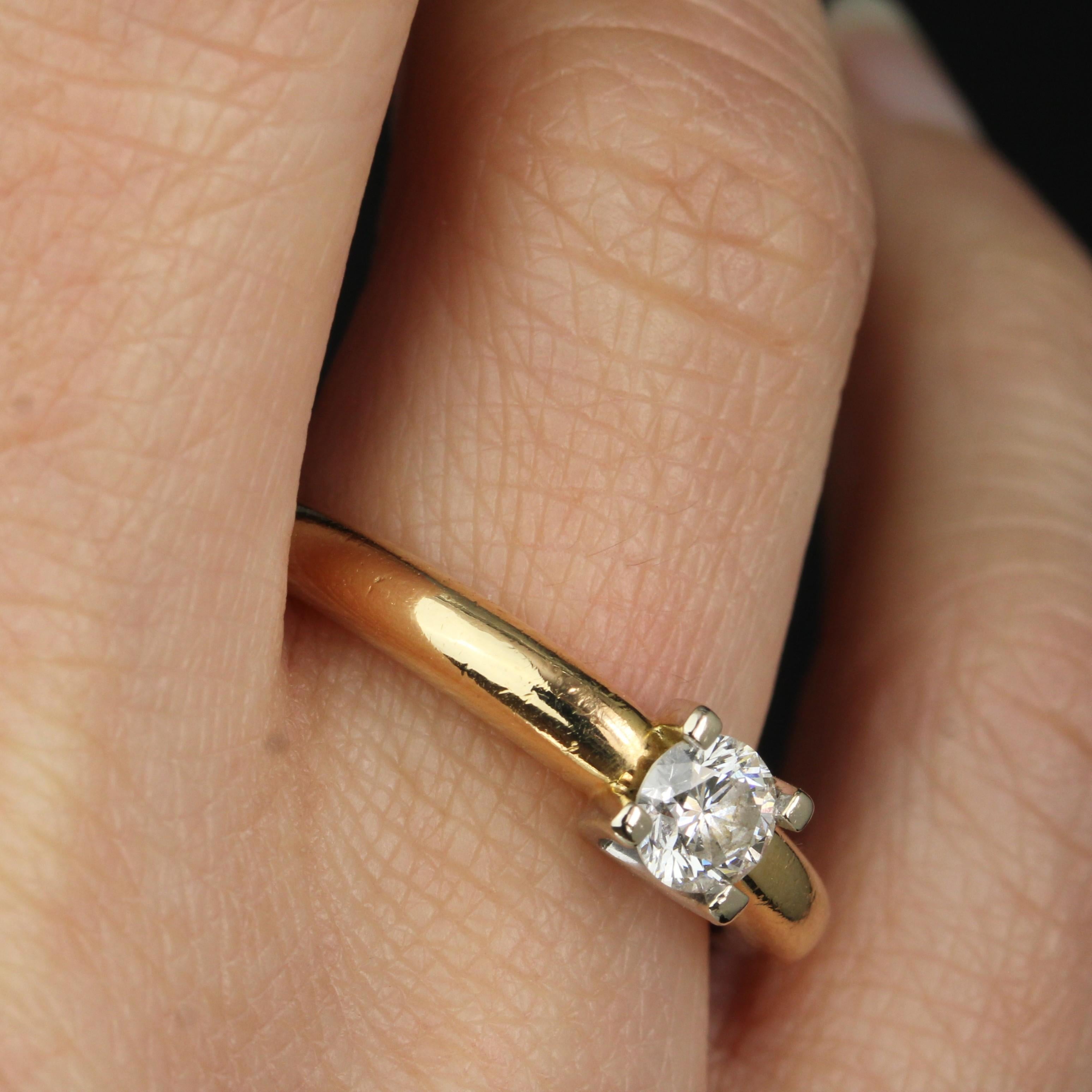 Modern Second-Hand Diamond 18 Karat Yellow Gold Solitaire Ring For Sale 9