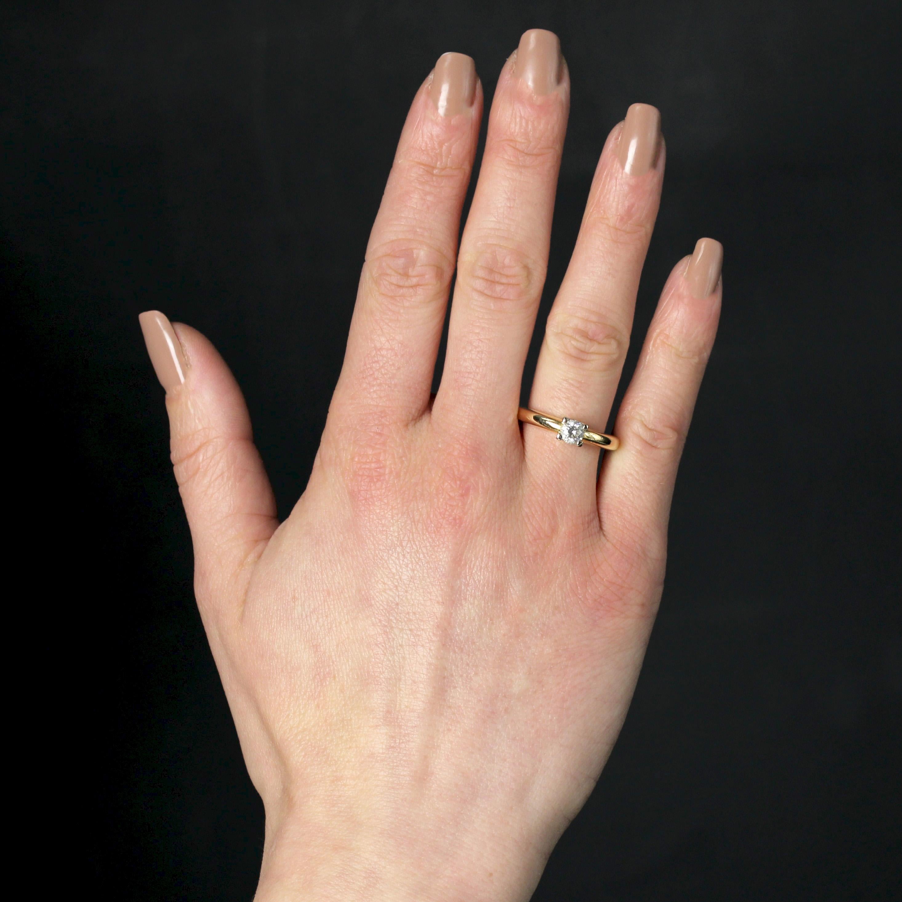 Ring in 18 karat yellow gold.
This elegant solitaire ring features a wide, beaded band that holds a 4-claw V-shaped setting with a modern brilliant-cut diamond on the front.
Total diamond weight : 0.43 carat approximately.
Height : 5 mm
