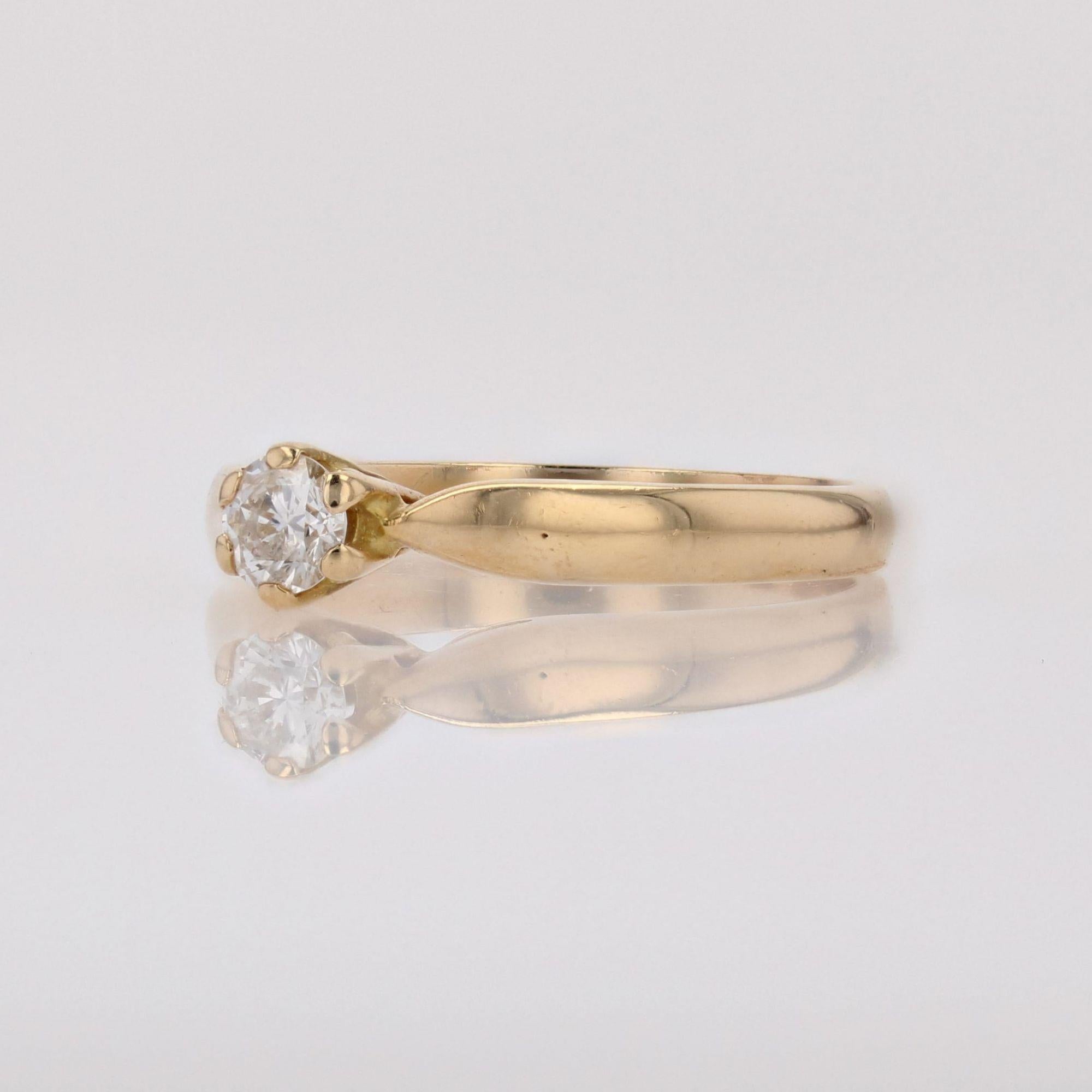 Brilliant Cut Modern Second-Hand Diamond 18 Karat Yellow Gold Solitaire Ring For Sale