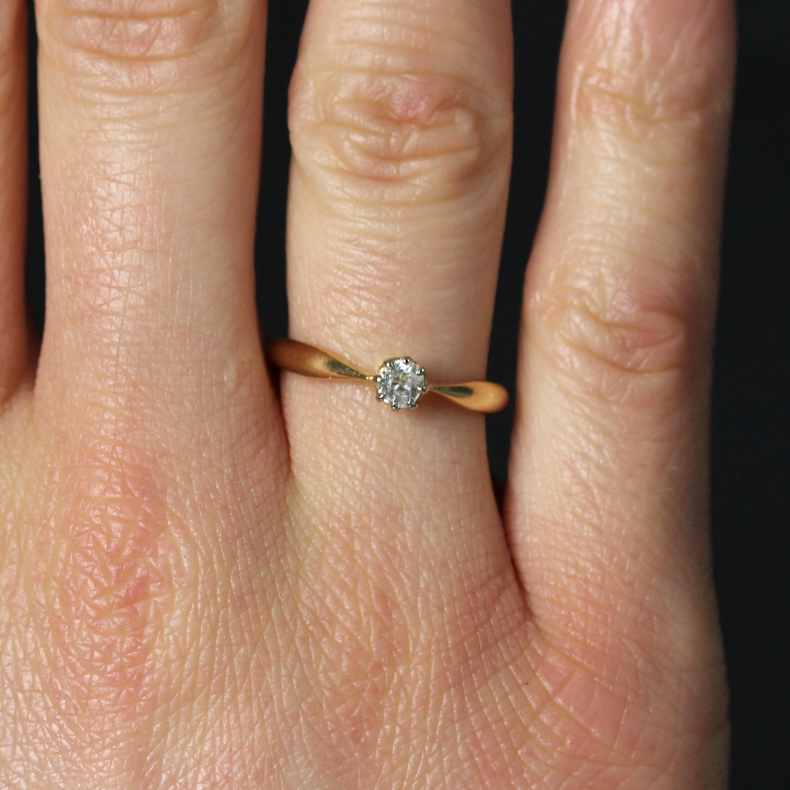 Bague solitaire moderne de seconde main en or jaune 18 carats avec diamants Pour femmes en vente