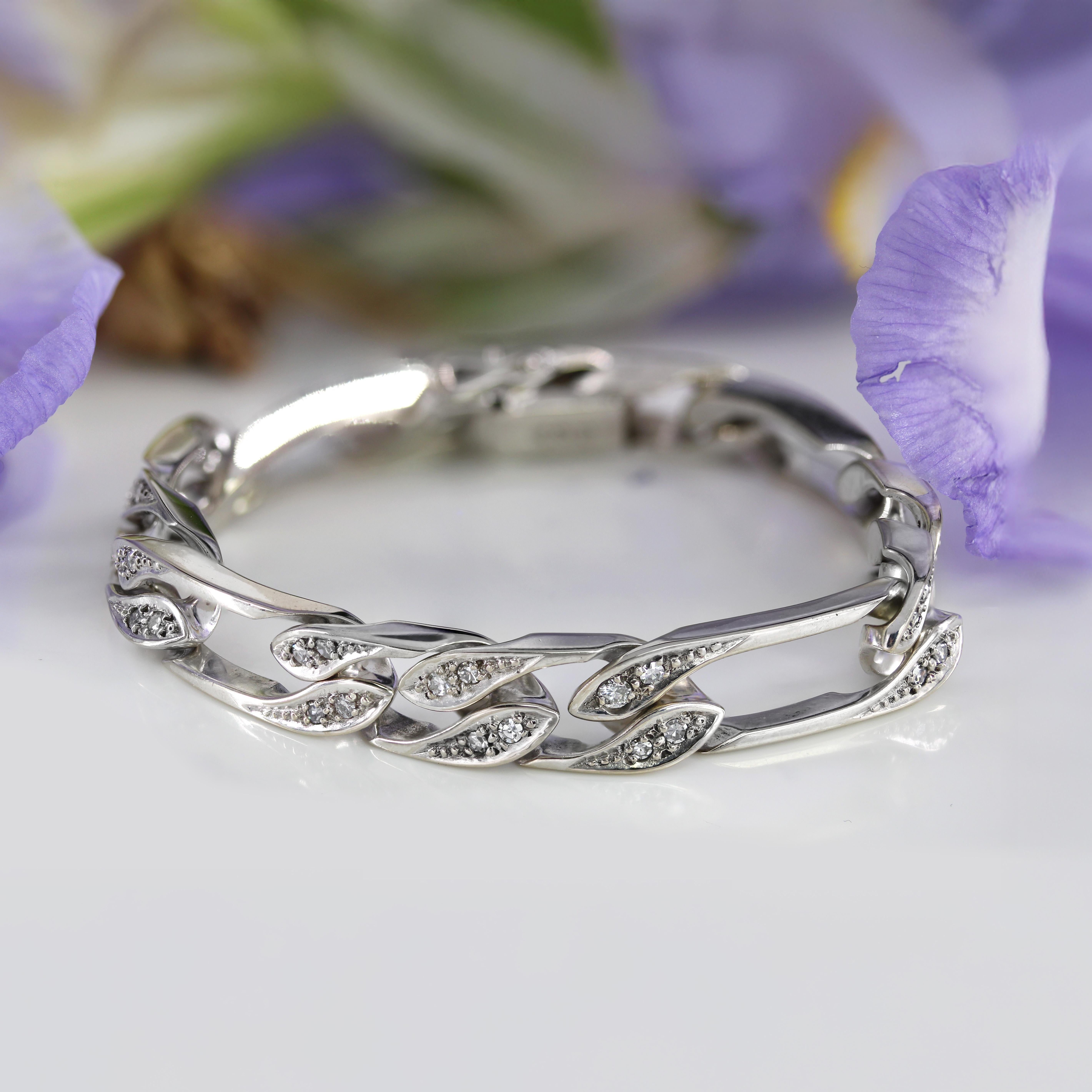 Moderno Modern Second-Hand Diamonds 18 Karat White Gold Curb Chain Bracelet in vendita
