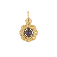 Modern Second Hand Gray Pearl 18 Karat Yellow Gold Pendant