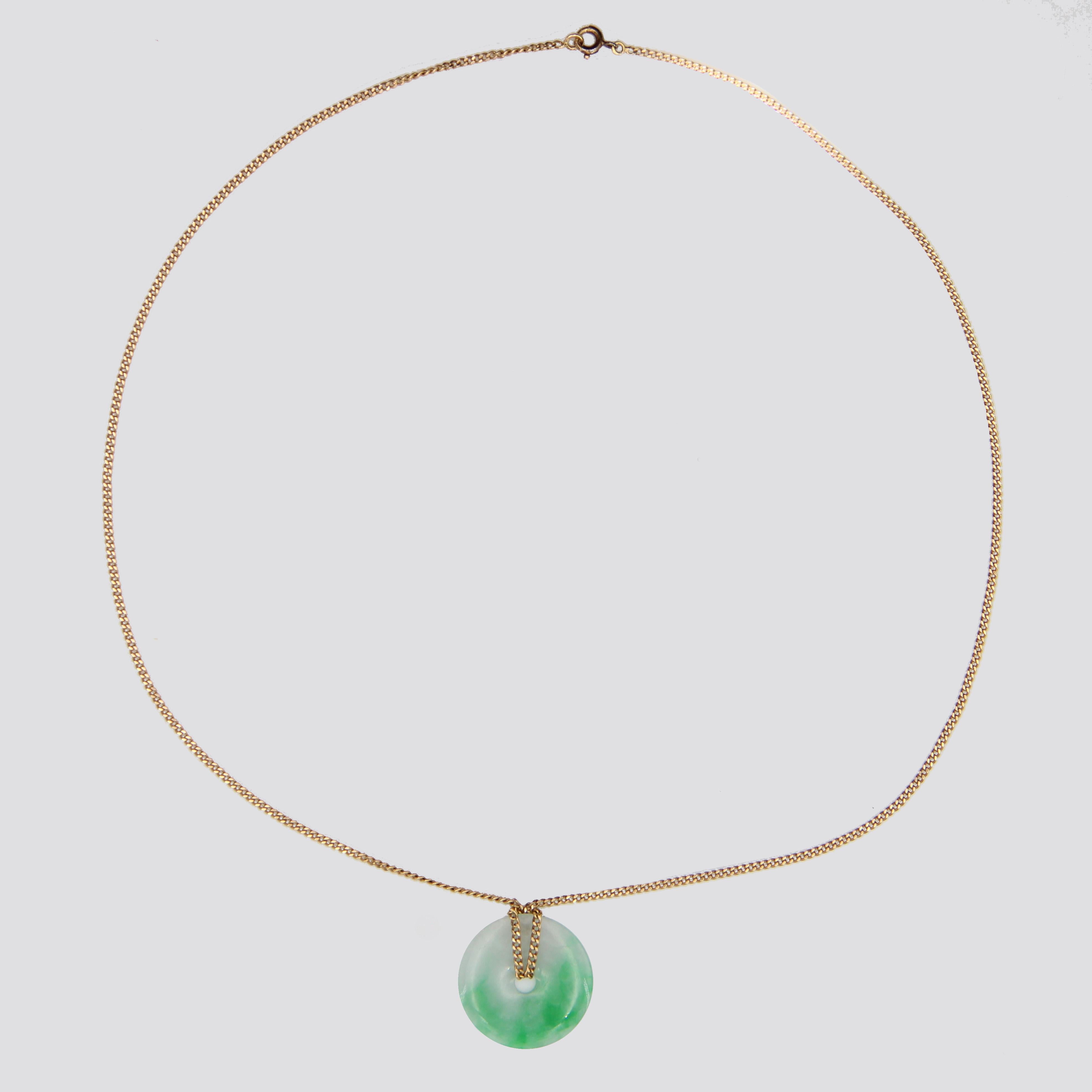 Moderne zweite Hand Jade Disc 18 Karat Gelbgold Kette Halskette (Cabochon)