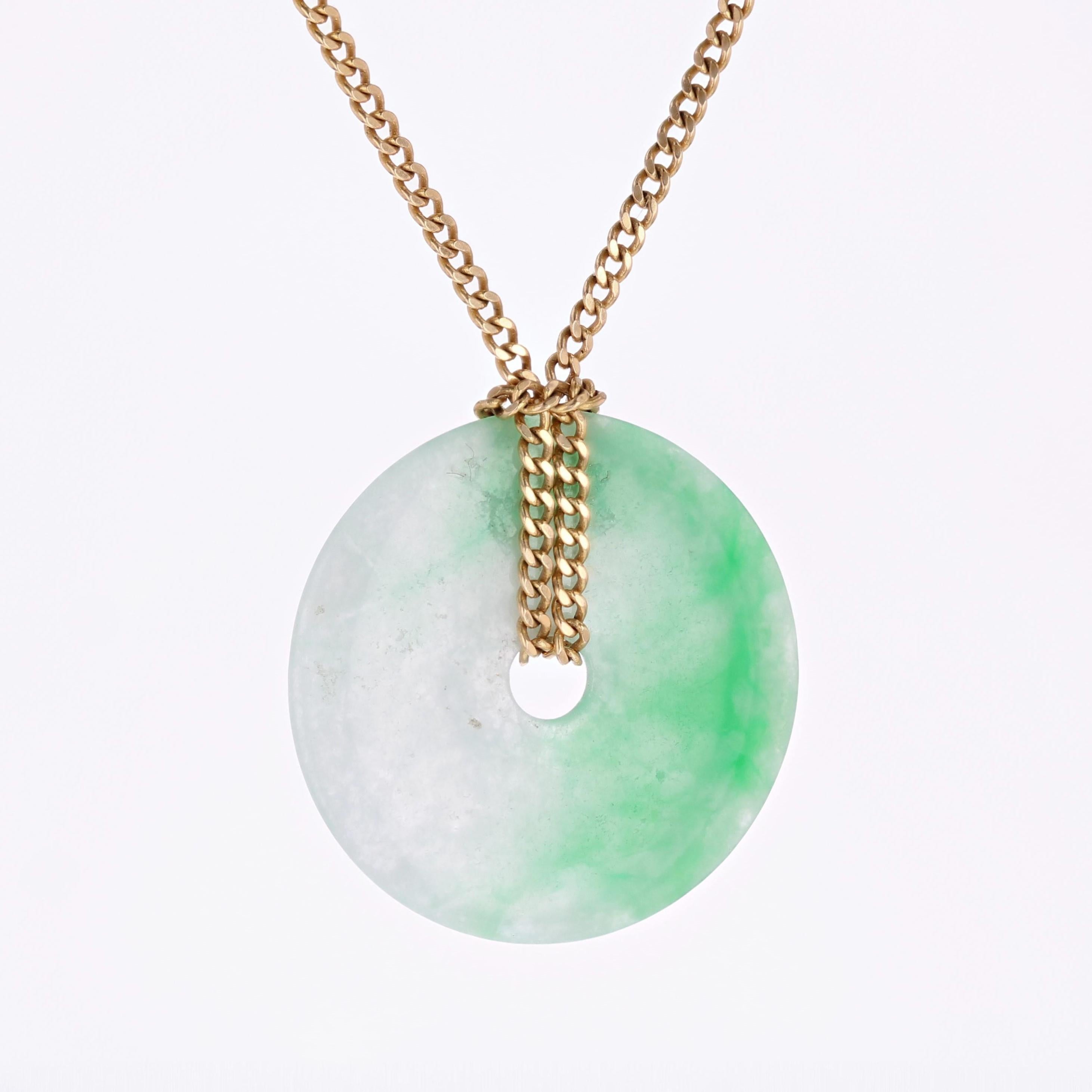Moderne zweite Hand Jade Disc 18 Karat Gelbgold Kette Halskette Damen