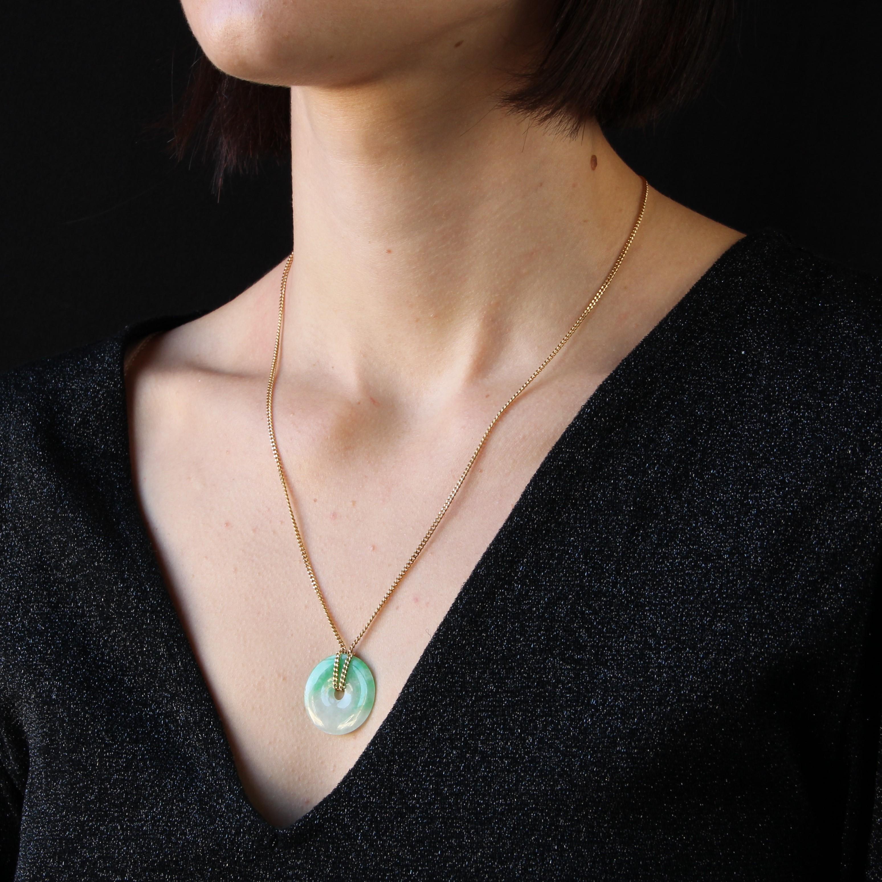 Moderne zweite Hand Jade Disc 18 Karat Gelbgold Kette Halskette 3