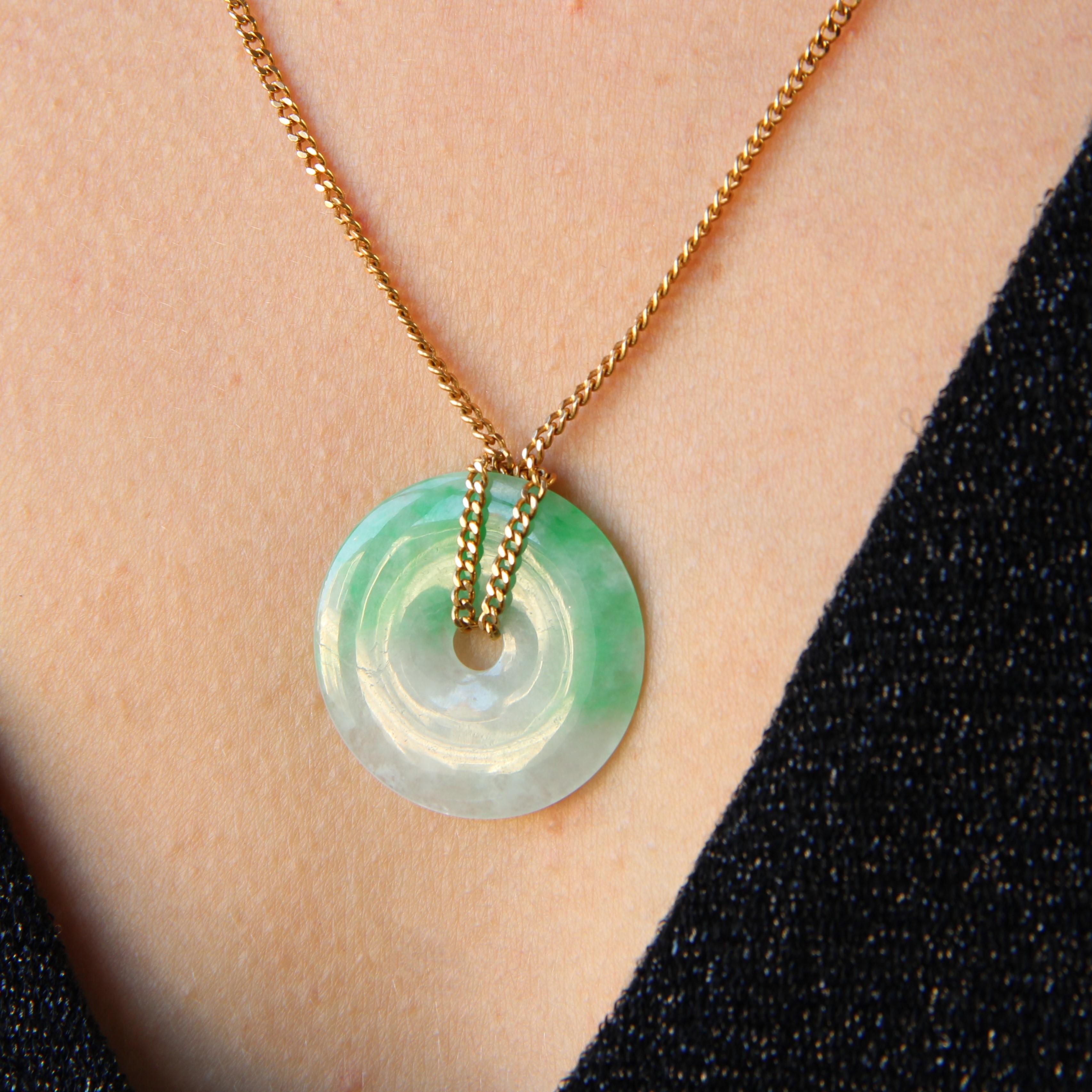 Moderne zweite Hand Jade Disc 18 Karat Gelbgold Kette Halskette 4