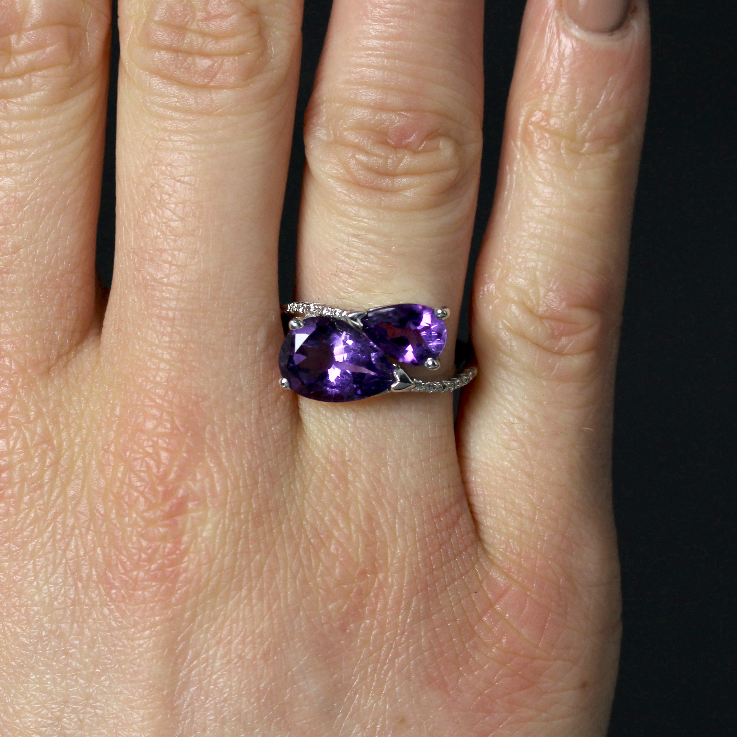 Modern Second-Hand Pear Cut Amethysts Diamonds 18 Karat White Gold Duo Ring For Sale 2