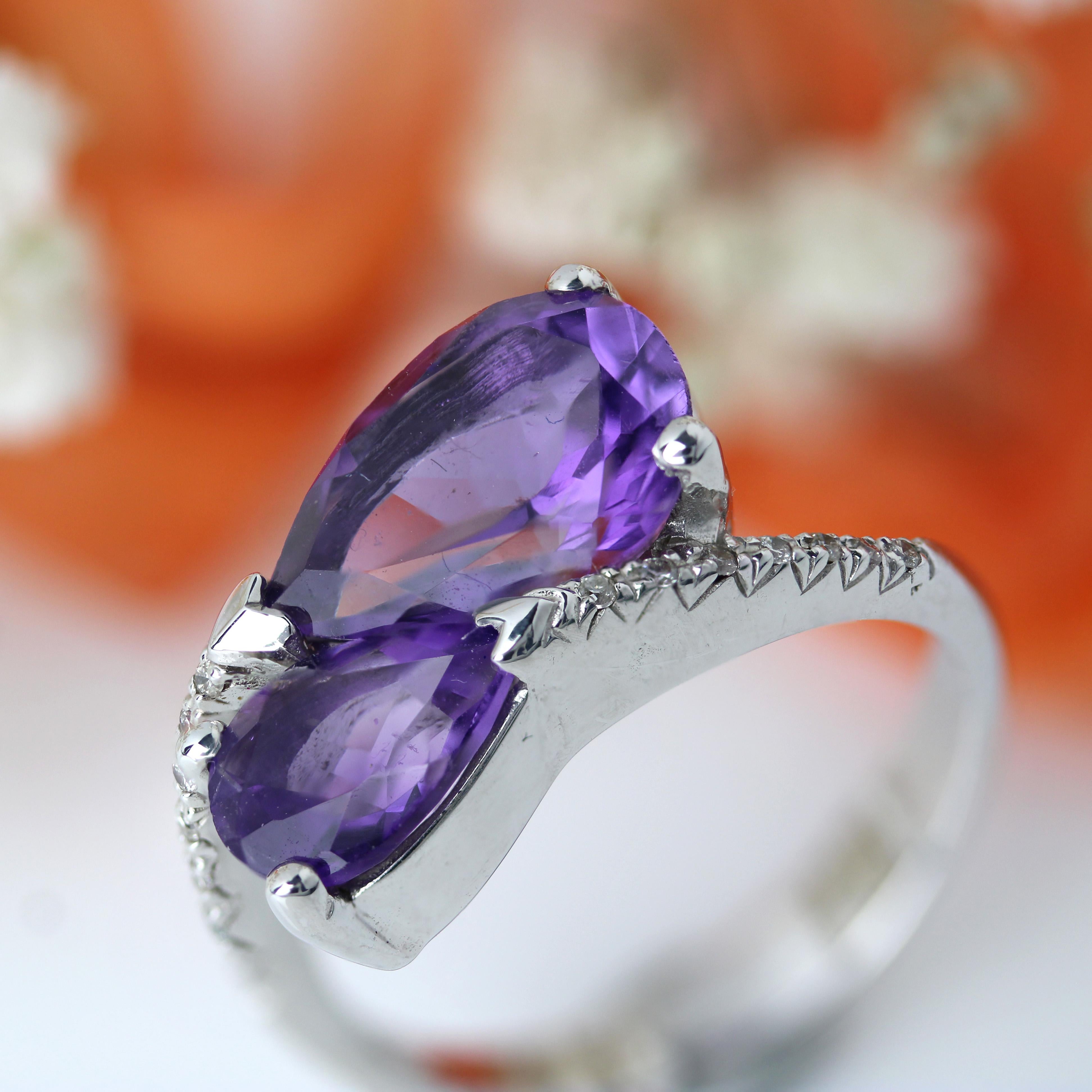 Modern Second-Hand Pear Cut Amethysts Diamonds 18 Karat White Gold Duo Ring For Sale 4