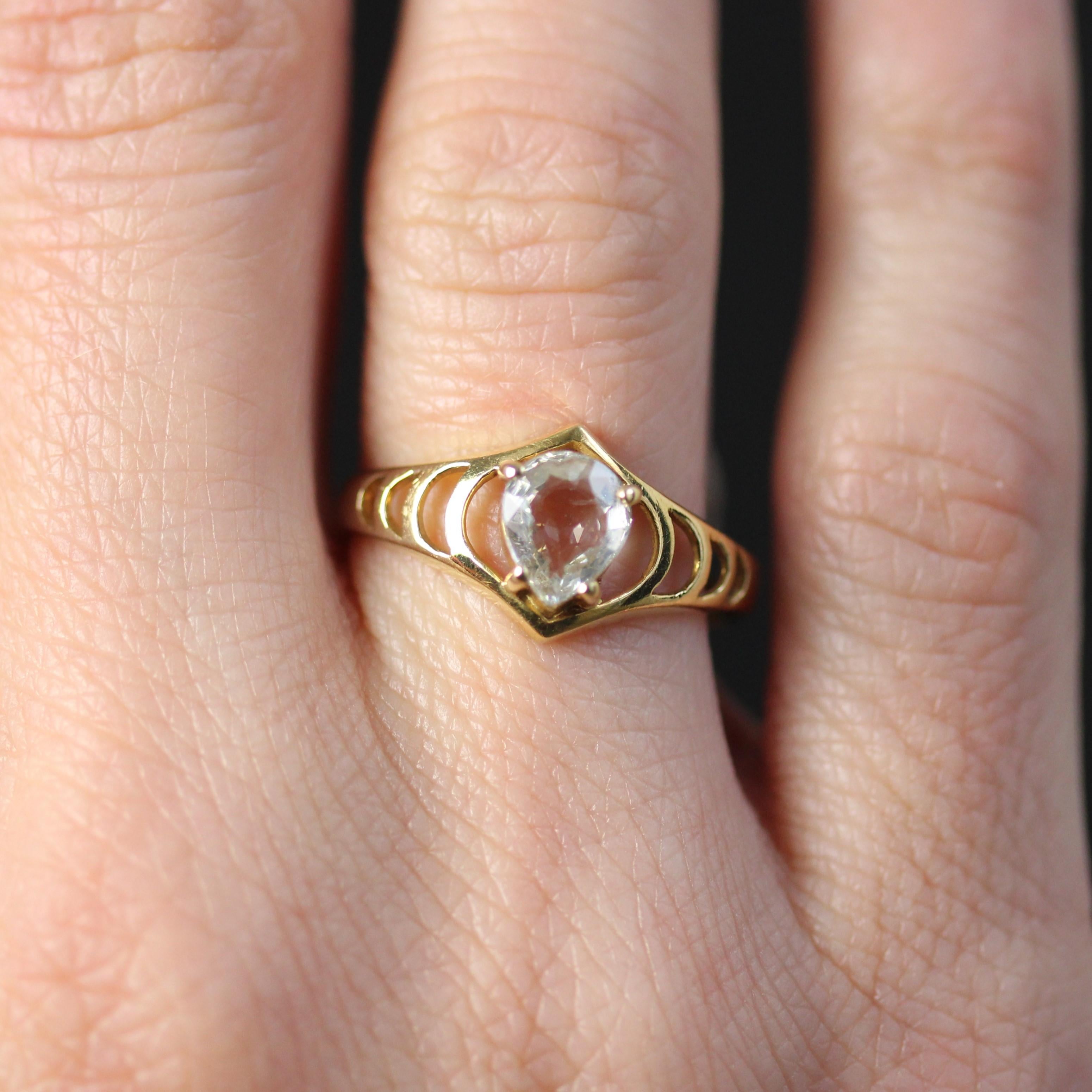Modern Second-Hand Pear cut Aquamarine 18 Karat Yellow Gold Ring 1