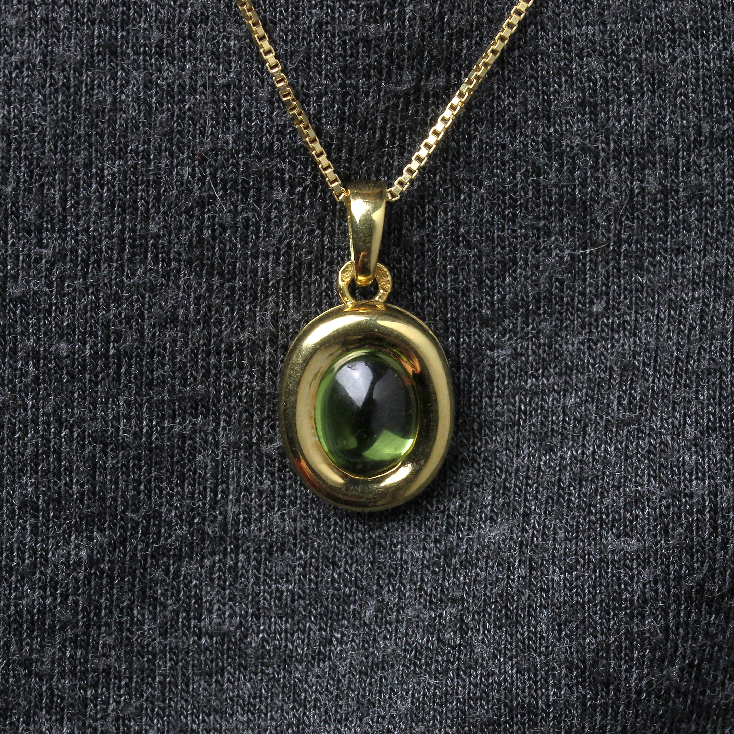 Collier pendentif moderne de seconde main en or jaune 18 carats avec péridot en vente 3