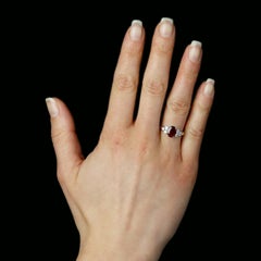Modern Second-Hand Ruby Diamonds 18 Karat White Gold Engagement Ring