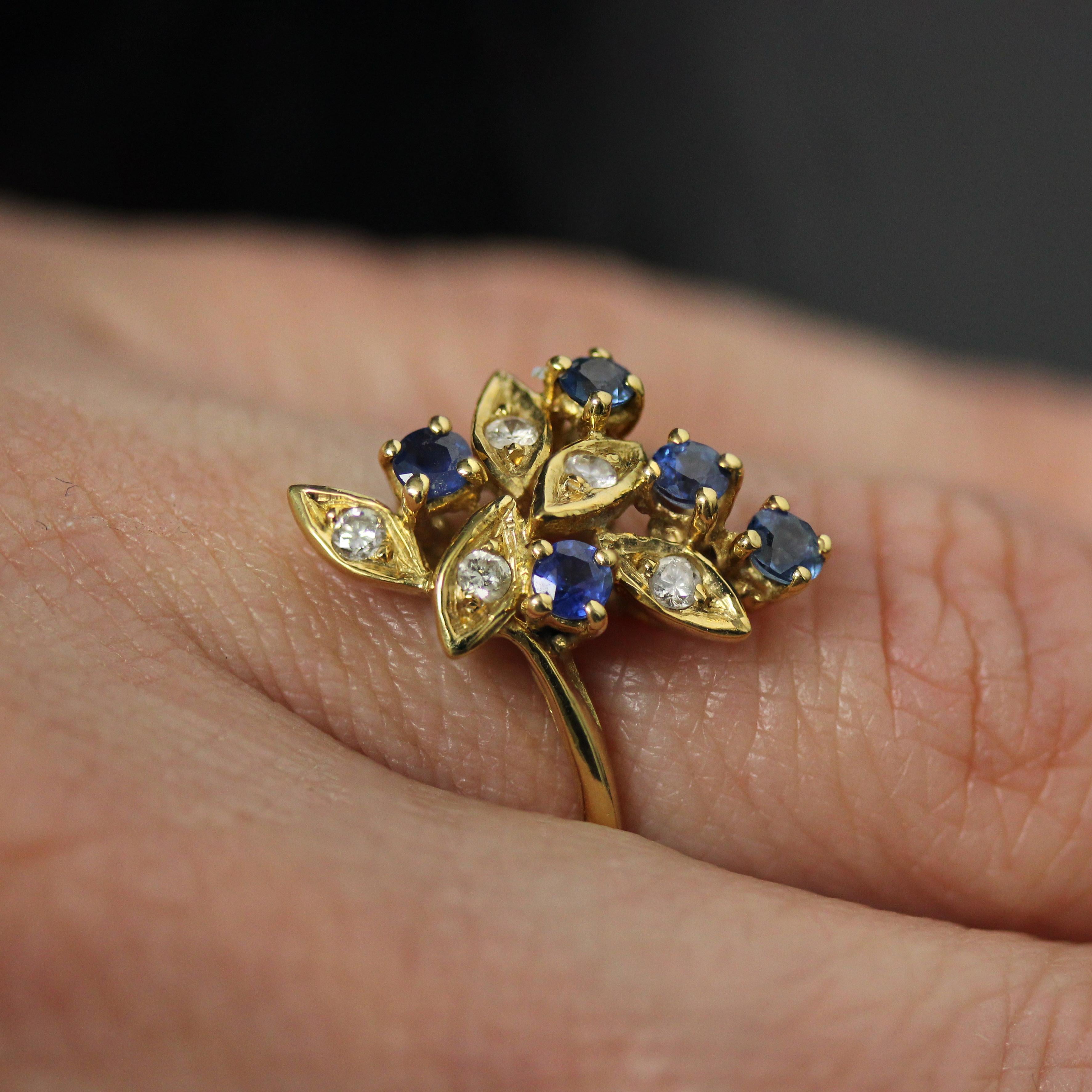 Modern Second-Hand Sapphires Diamonds 18 Karat Yellow Gold Leaves Ring For Sale 9