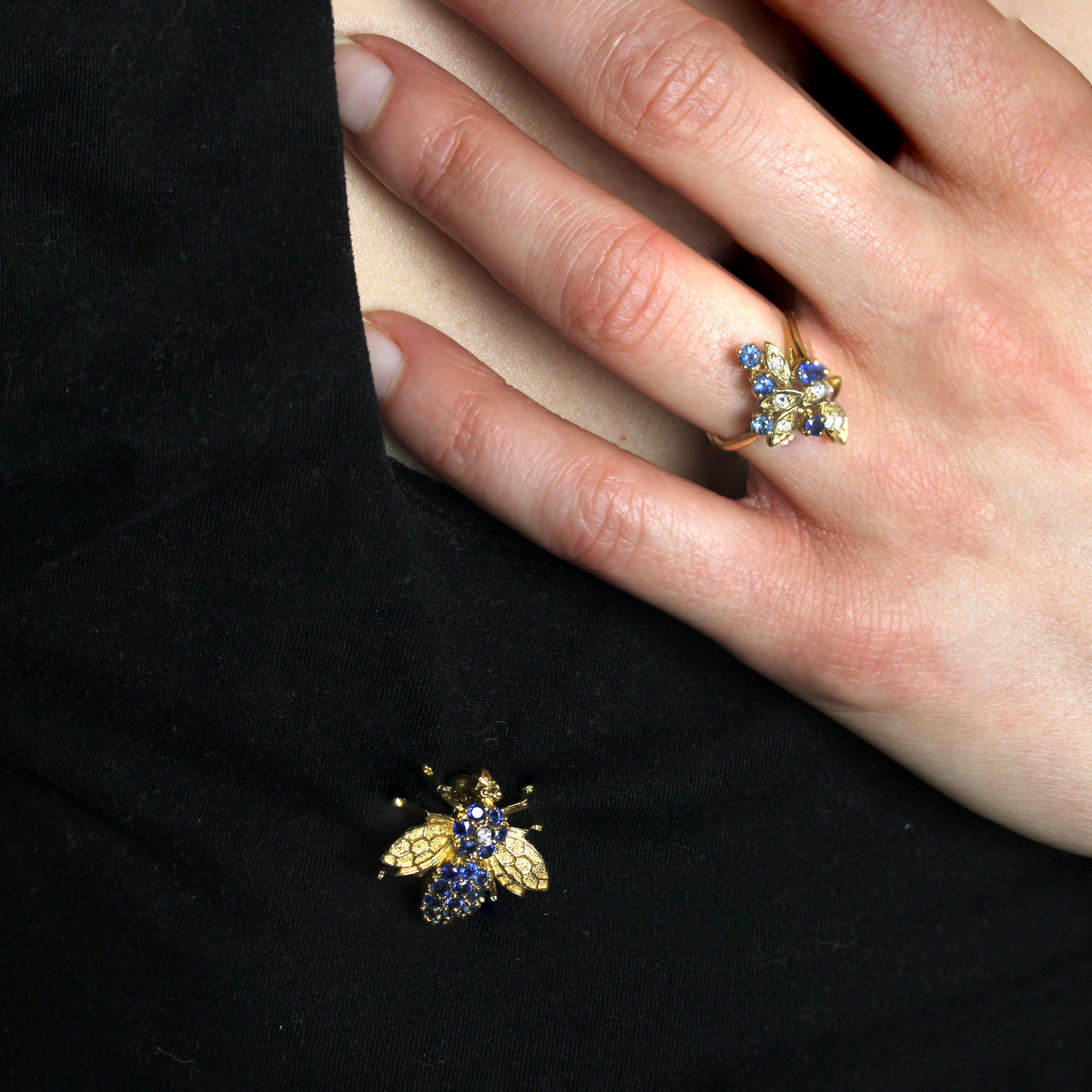 Modern Second-Hand Sapphires Diamonds 18 Karat Yellow Gold Leaves Ring For Sale 11