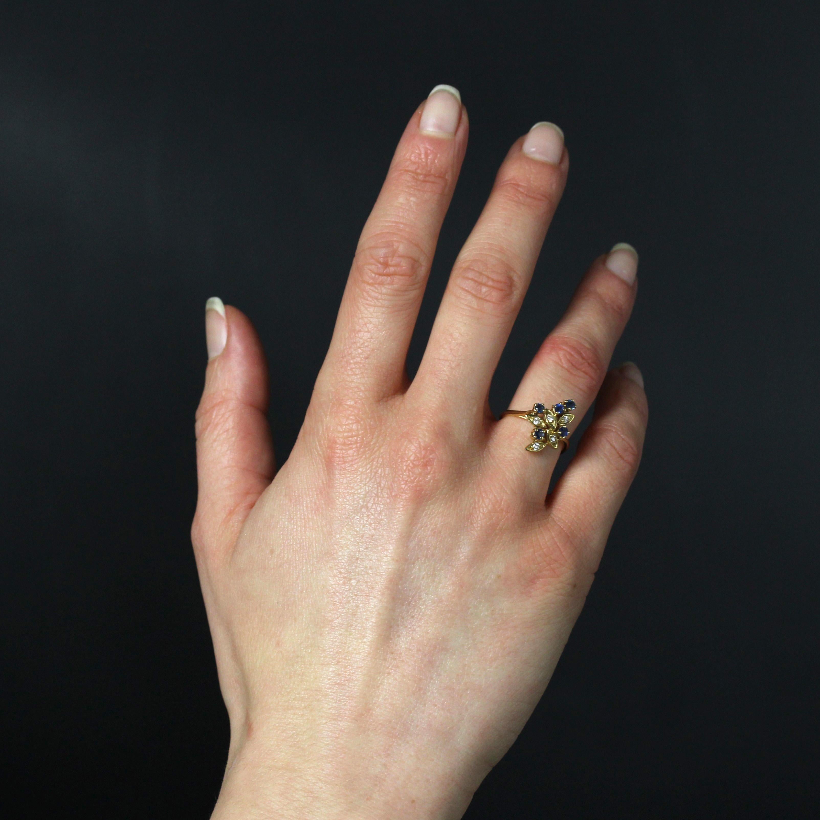Modern Second-Hand Sapphires Diamonds 18 Karat Yellow Gold Leaves Ring In Excellent Condition For Sale In Poitiers, FR