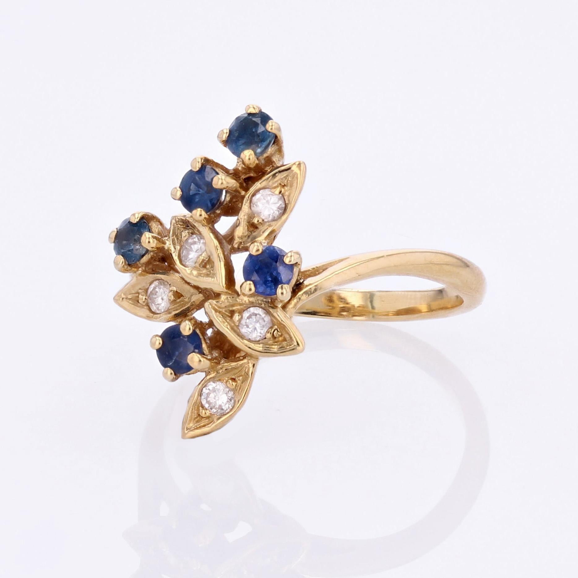 Modern Second-Hand Sapphires Diamonds 18 Karat Yellow Gold Leaves Ring For Sale 3