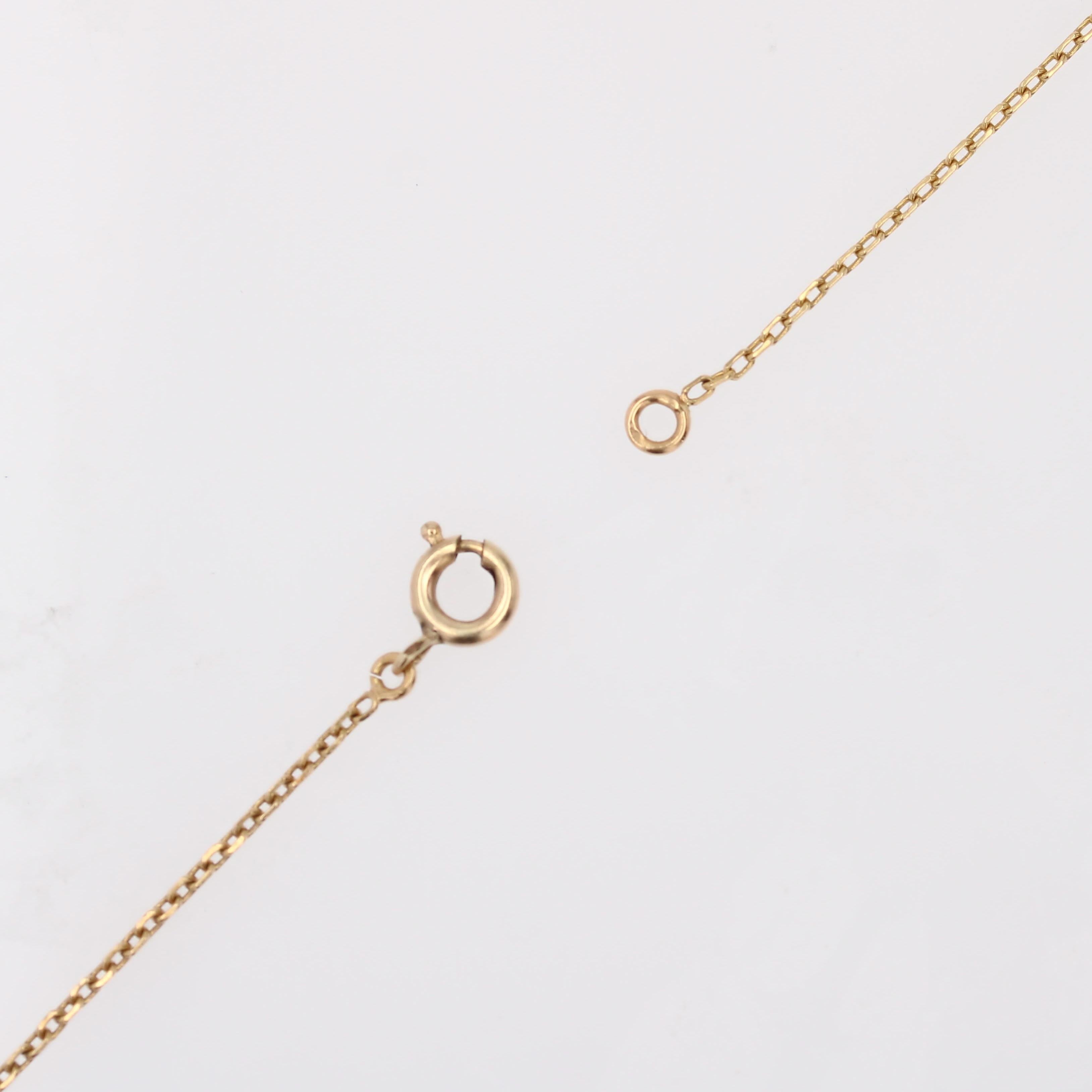 Collana moderna di seconda mano con piccolo disco di giada e catena in oro giallo 18 carati in vendita 6