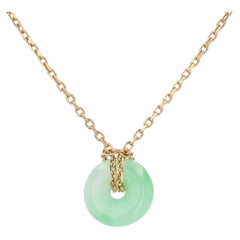 Collana moderna di seconda mano con piccolo disco di giada e catena in oro giallo 18 carati