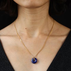 Modern Second-Hand Small Lapis-Lazuli Disc 18 Karat Yellow Gold Chain Necklace