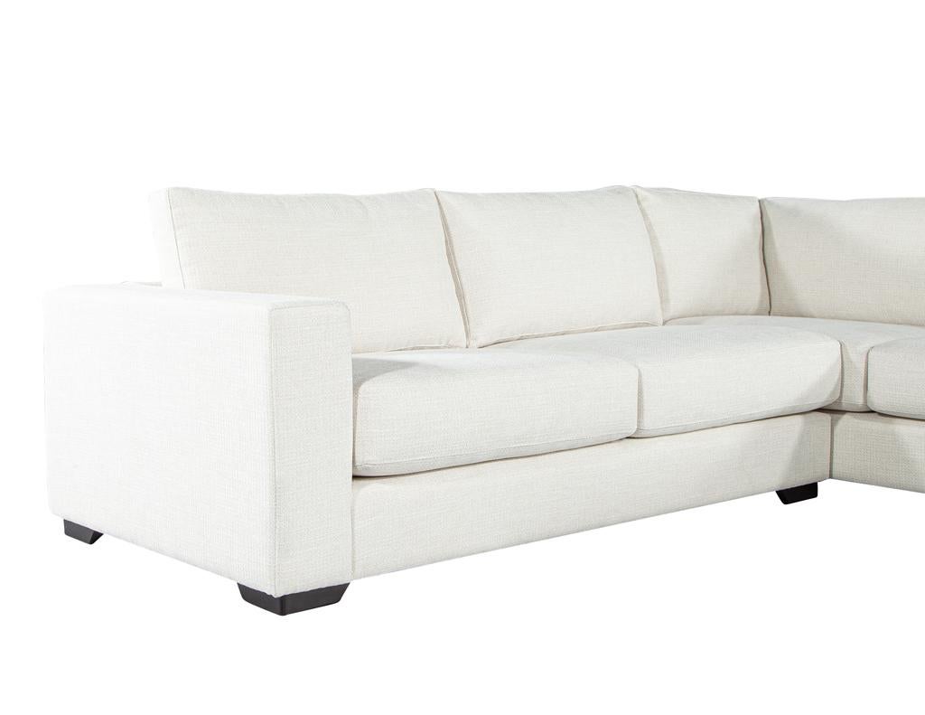 Modern Sectional Sofa in Textured High-performance Fabric In New Condition For Sale In North York, ON