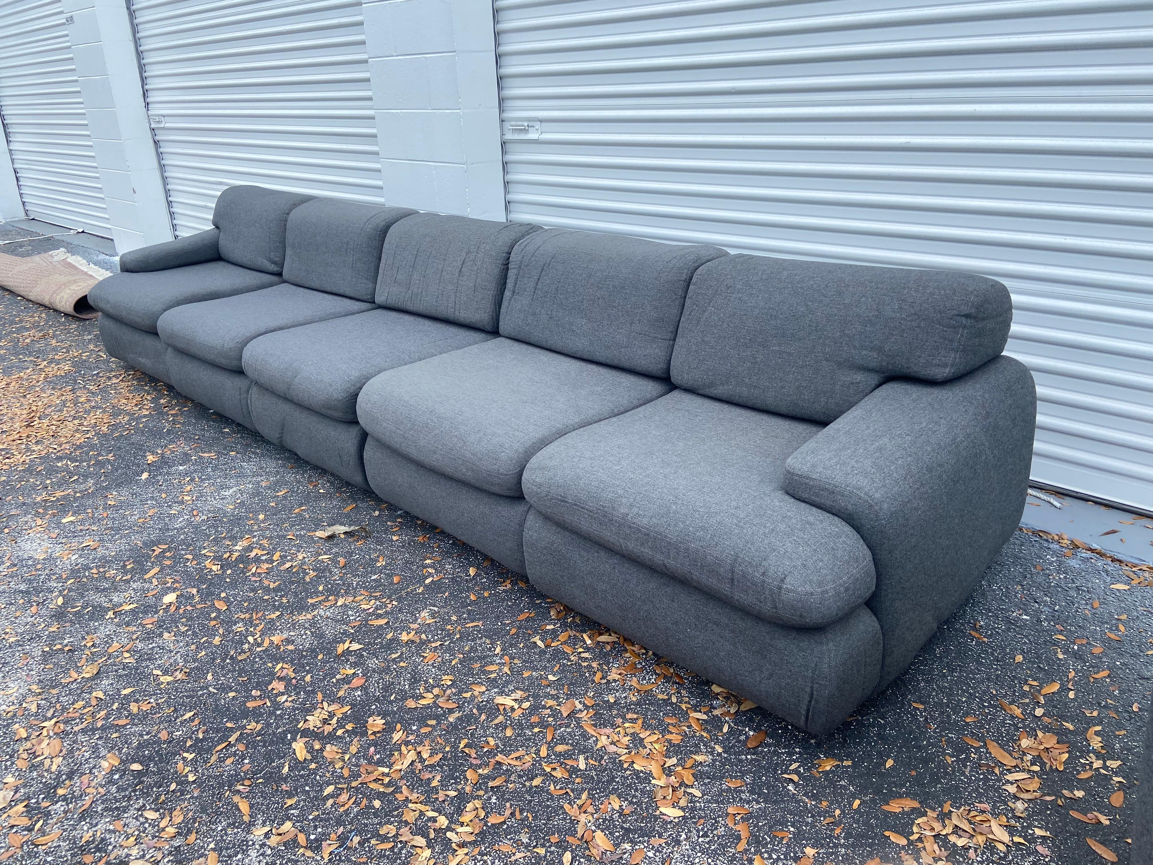 Modern Sectional SOFA New York Design Institute In Good Condition For Sale In Sarasota, FL