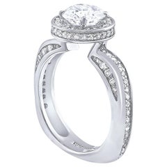 Sensualità moderna Anello di fidanzamento con diamante aureolato in oro made in NYC