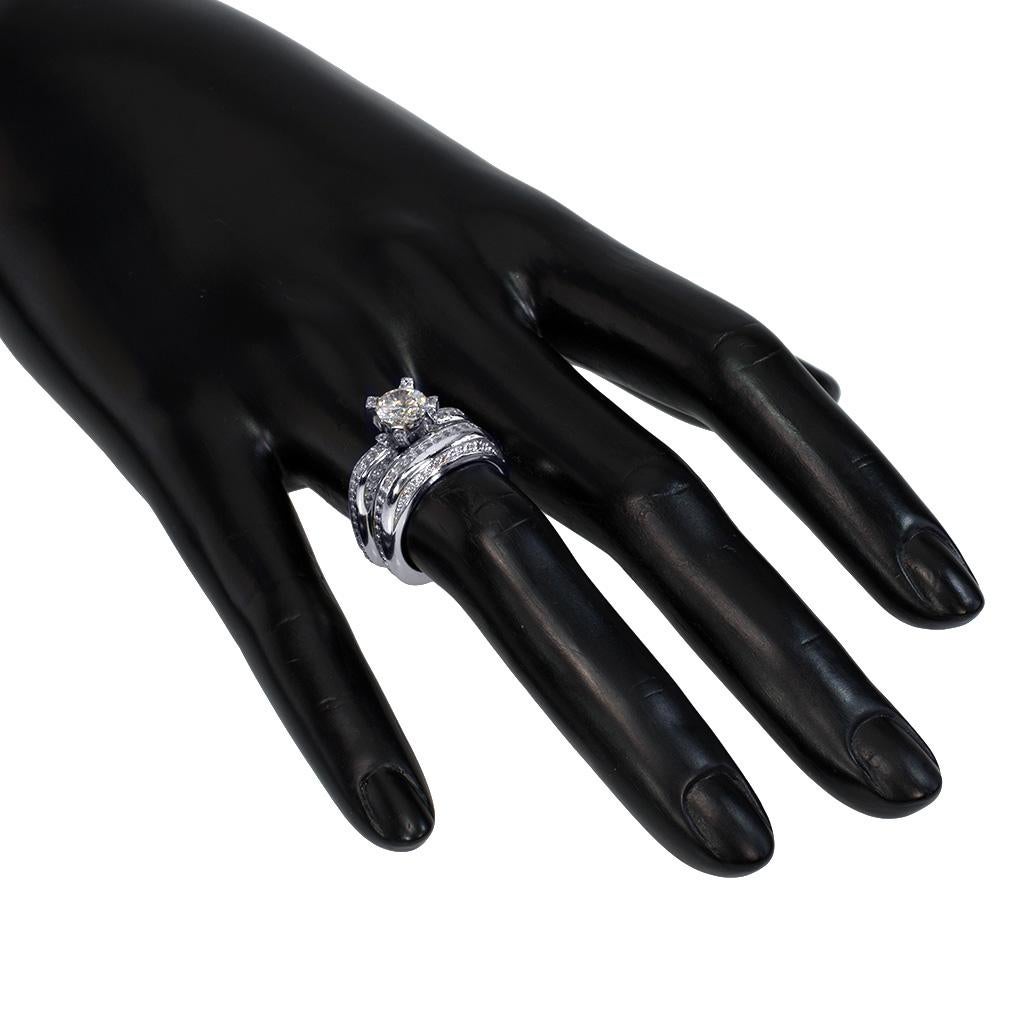 Sensualità moderna Anello di fidanzamento con diamante in platino Made in NYC in vendita 1