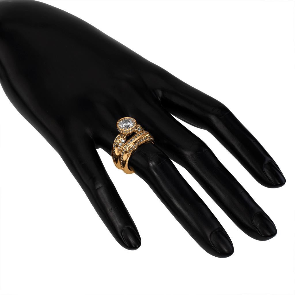 Sensualità moderna Anello di fidanzamento in oro giallo con diamante Made in NYC in vendita 1