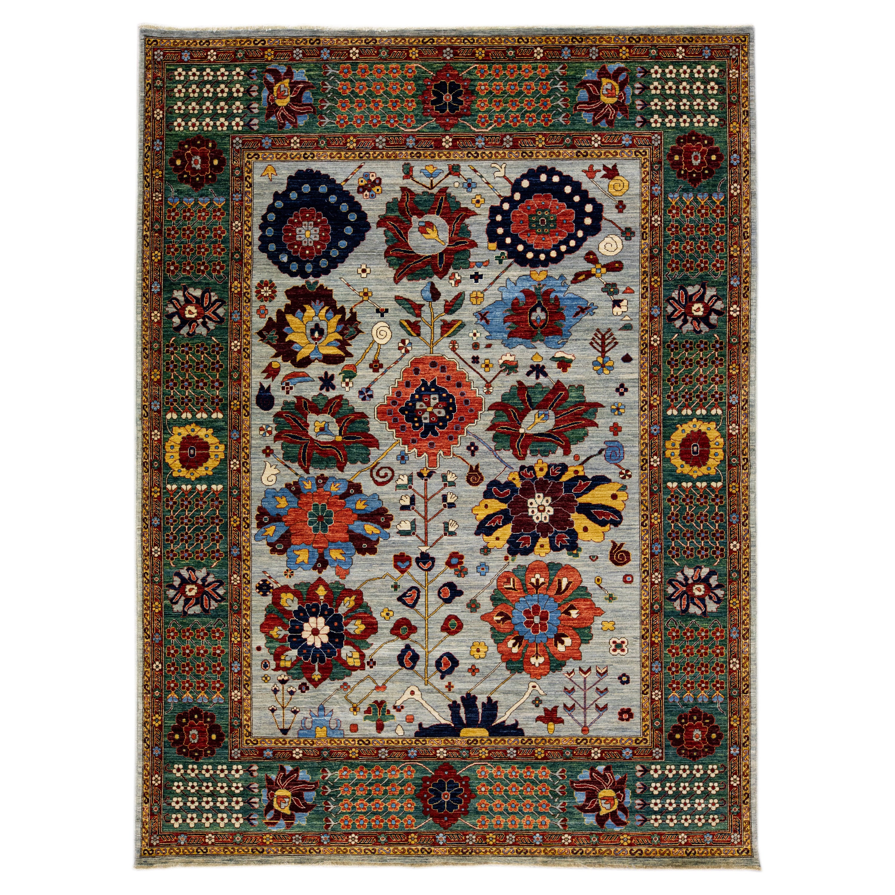 Tapis moderne en laine gris clair de style Serapi fait à la main et conçu à la main avec des motifs floraux