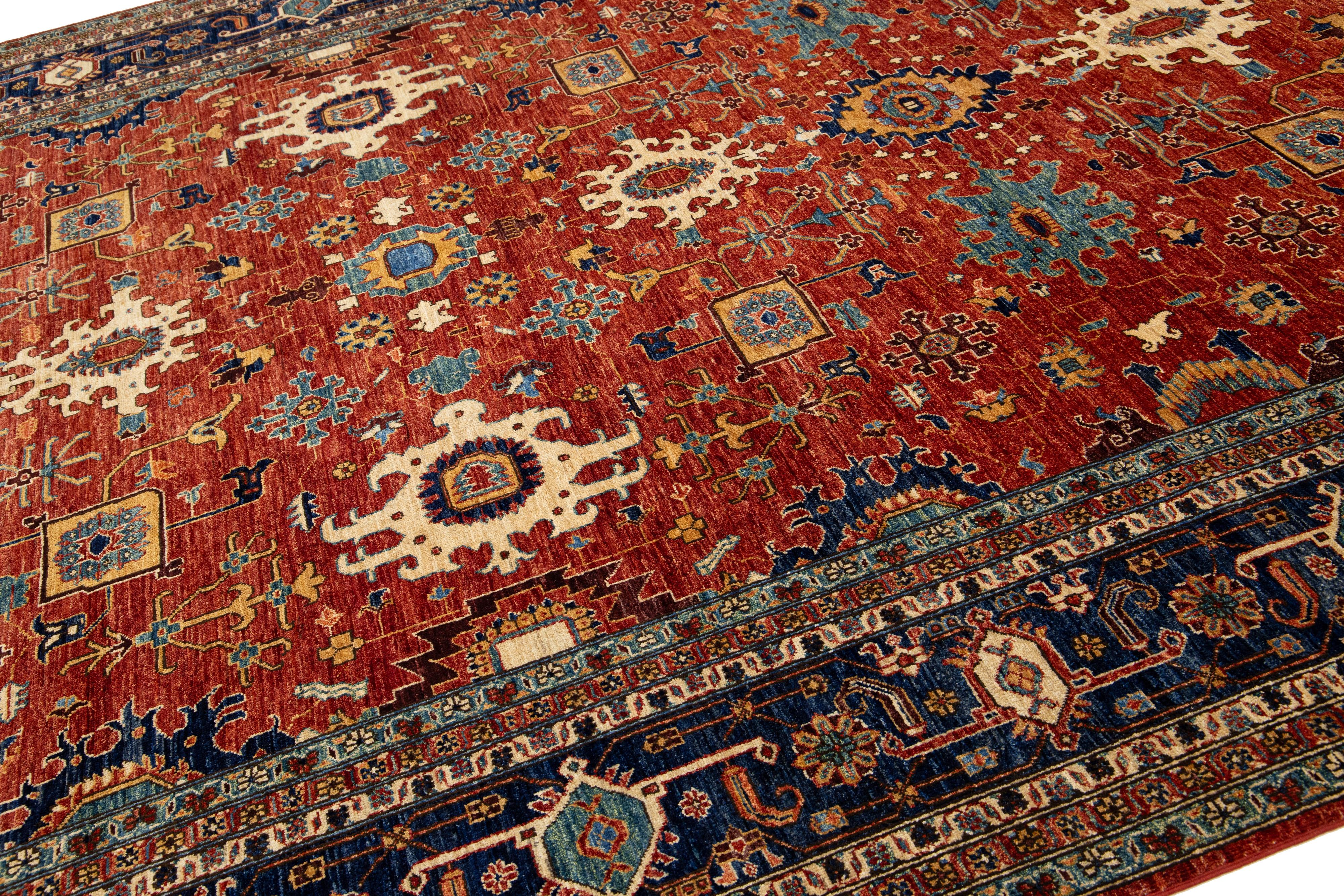 Moderner Wollteppich im Serapi-Stil in Rost-Rot mit floralem Allover-Design (Handgeknüpft) im Angebot