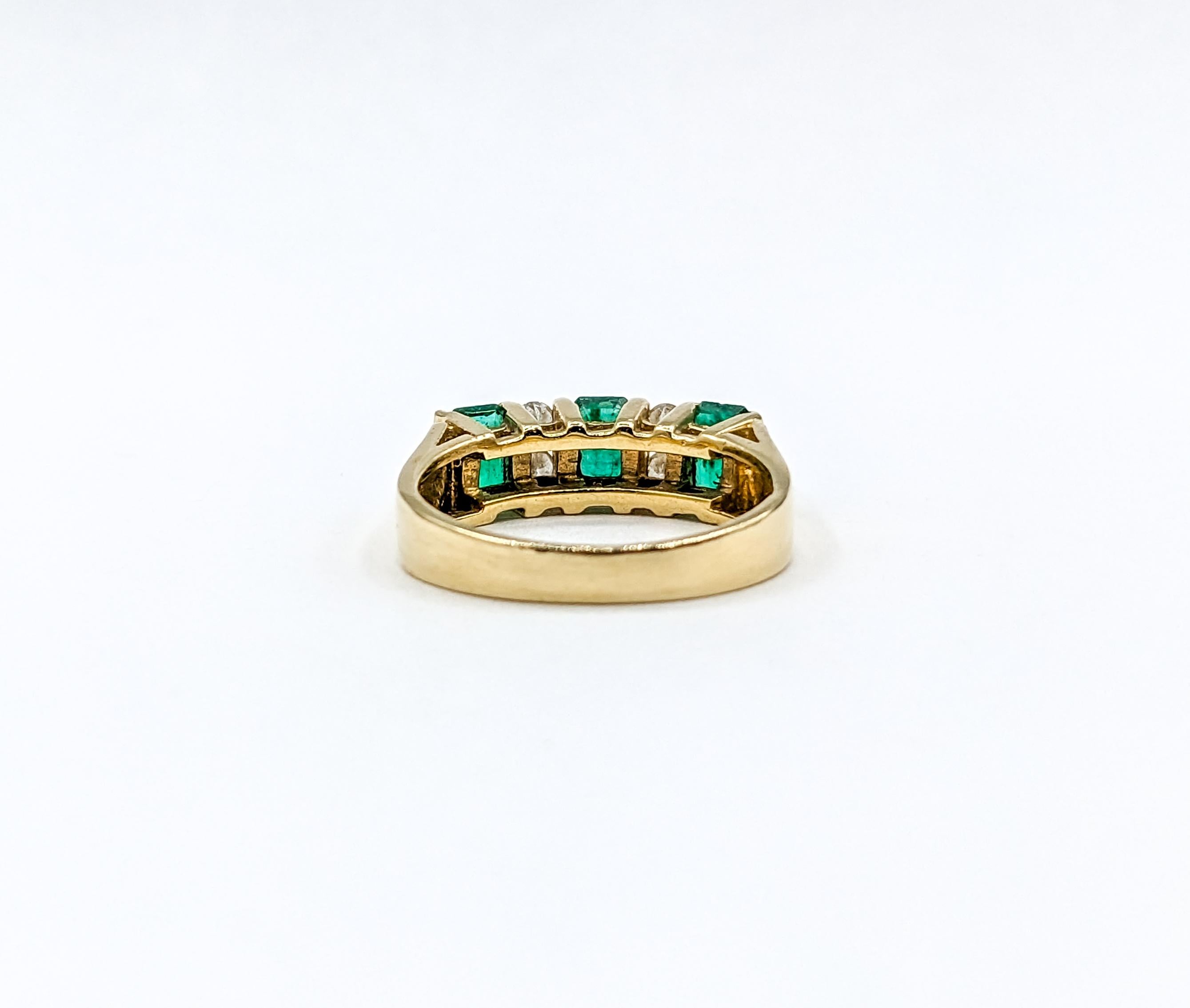 Modern Set Emerald & Diamond Band Ring For Sale 2
