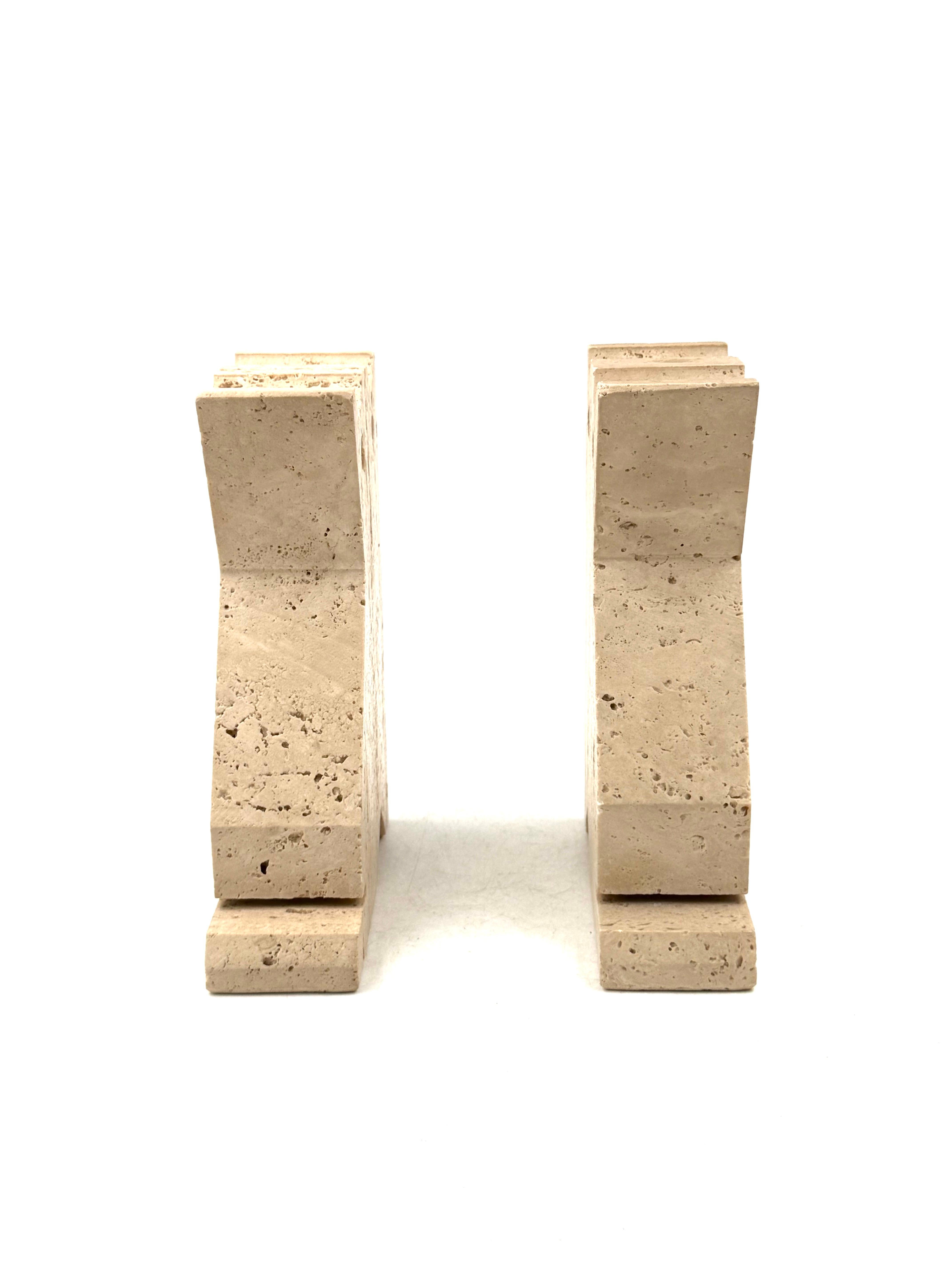 Modern set of 2 travertine cat shaped bookends, Fratelli Mannelli, Italy 1970s in vendita 3