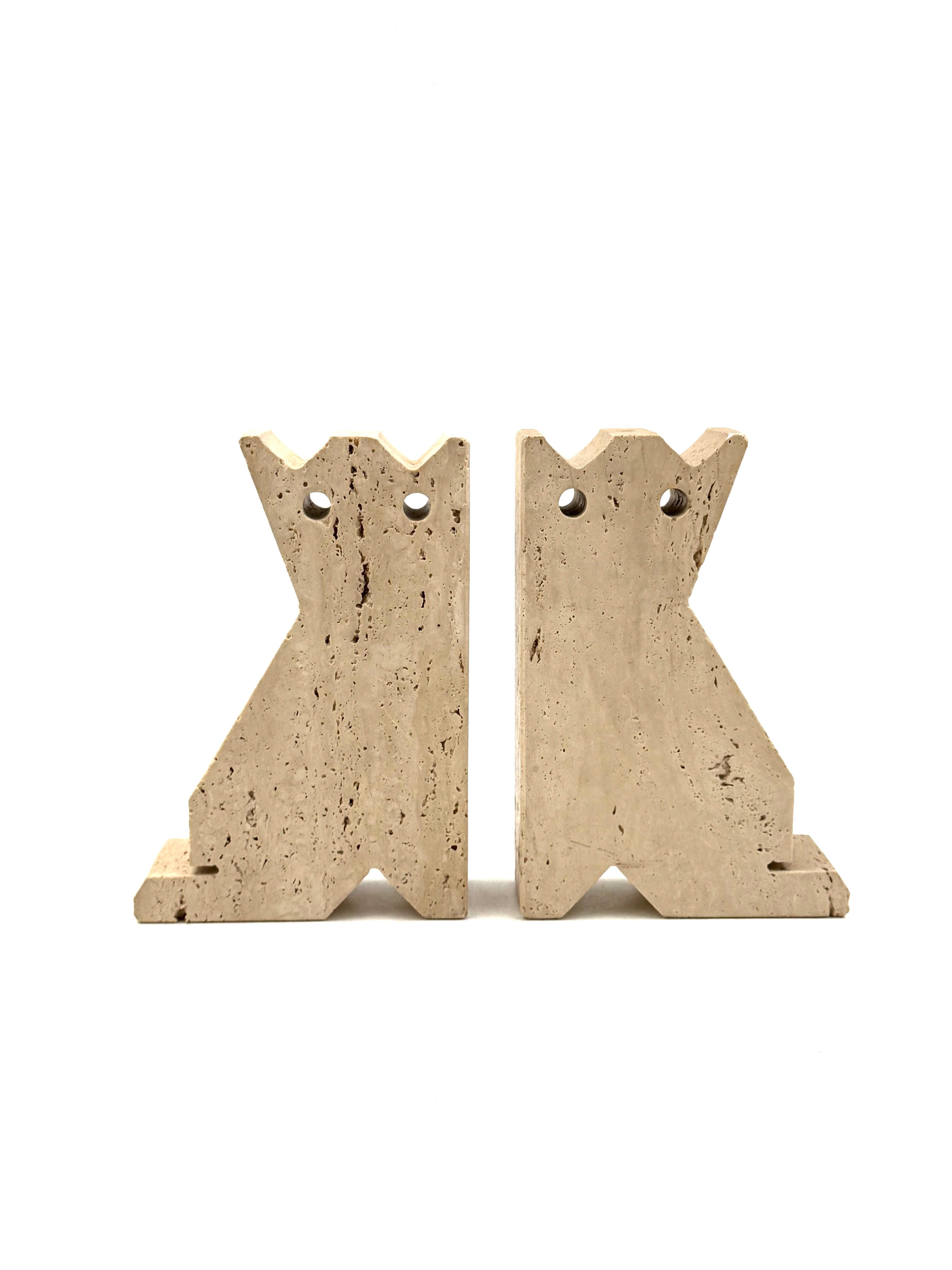 Travertino Modern set of 2 travertine cat shaped bookends, Fratelli Mannelli, Italy 1970s in vendita