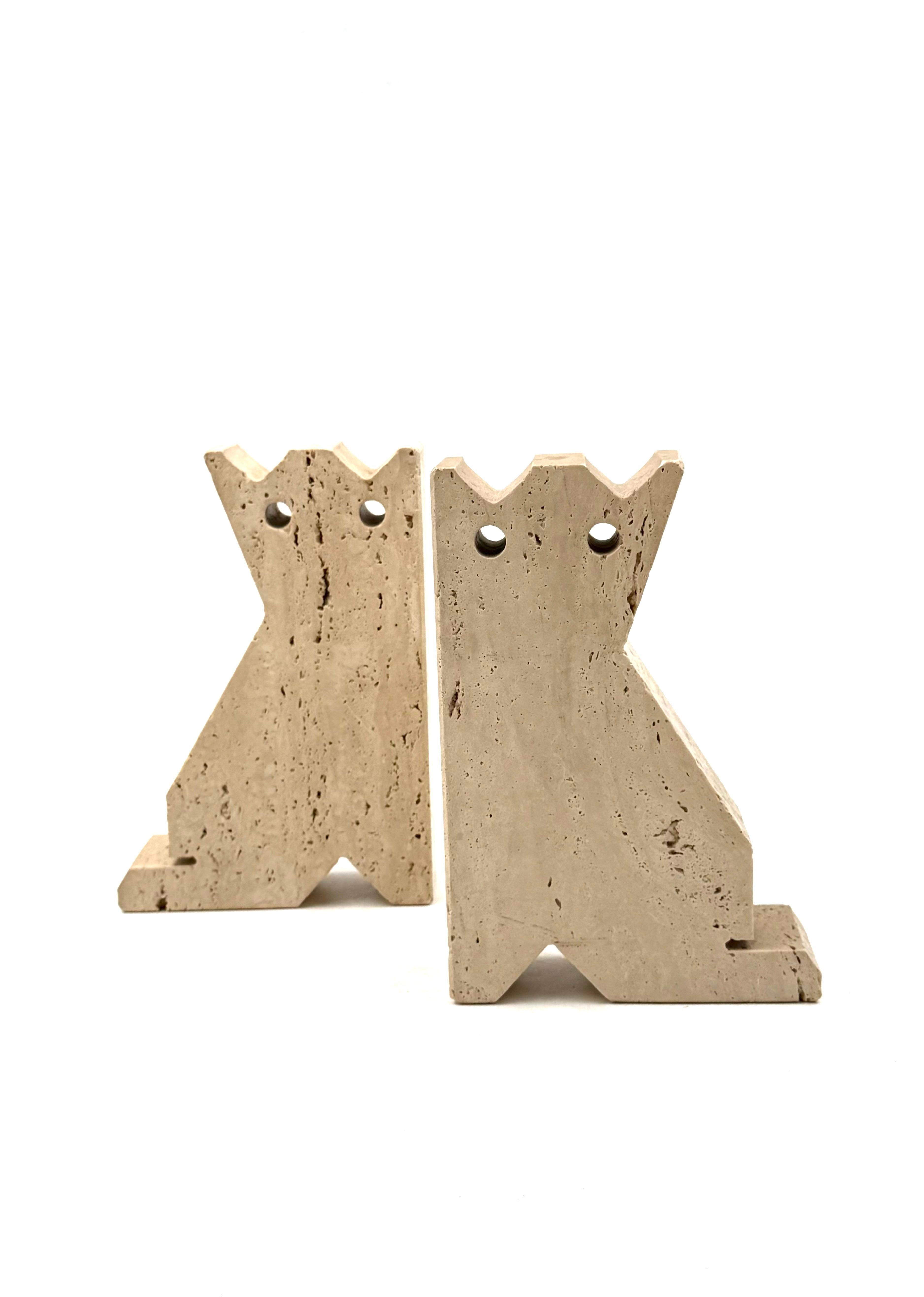 Modern set of 2 travertine cat shaped bookends, Fratelli Mannelli, Italy 1970s in vendita 2