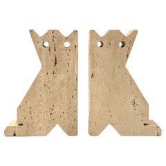 Modern set of 2 travertine cat shaped bookends, Fratelli Mannelli, Italy 1970s