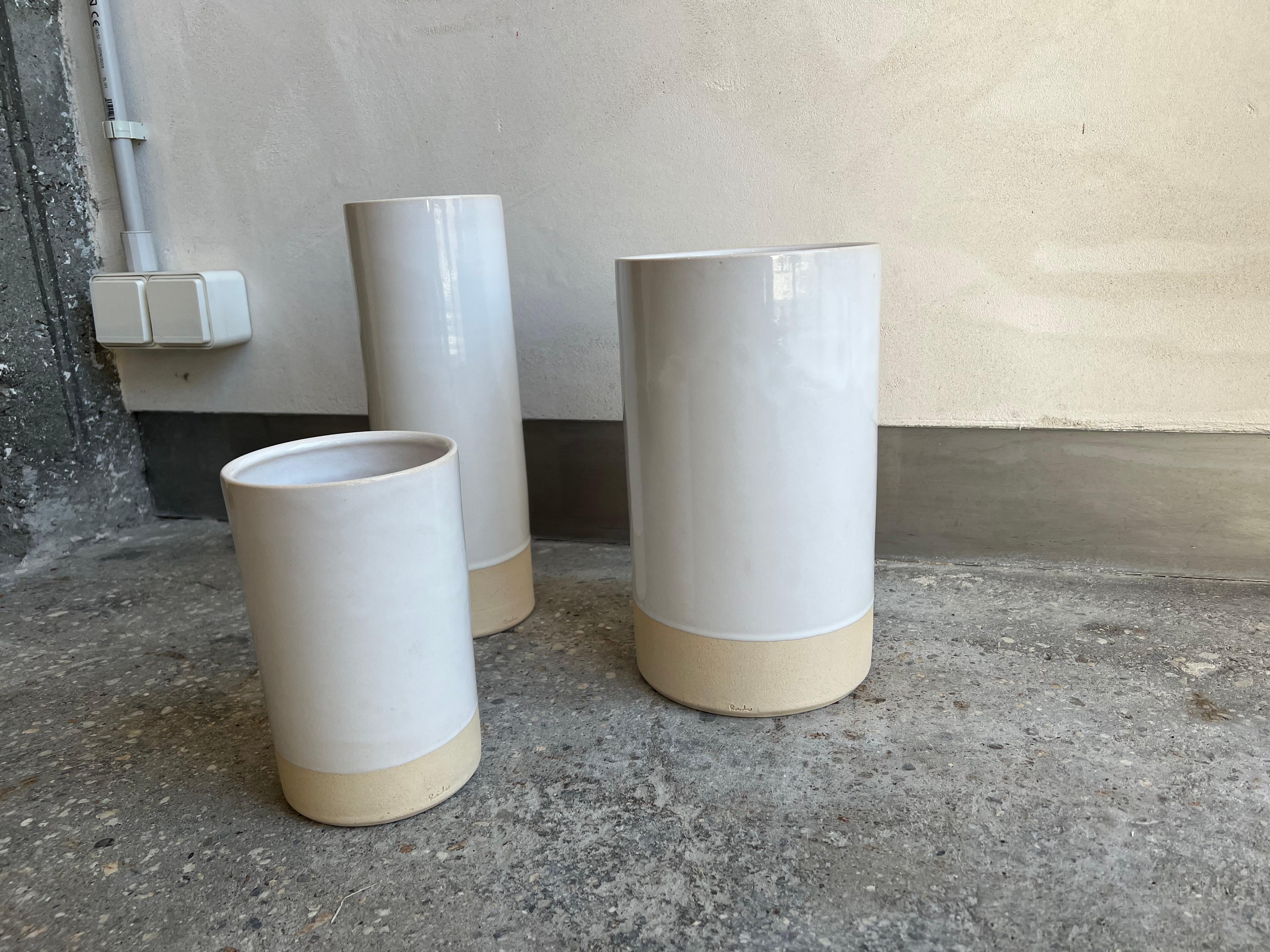 Modern Set of 3 Unique Ceramic Artisan Vases Handmade in Spain, White / Natural For Sale 9