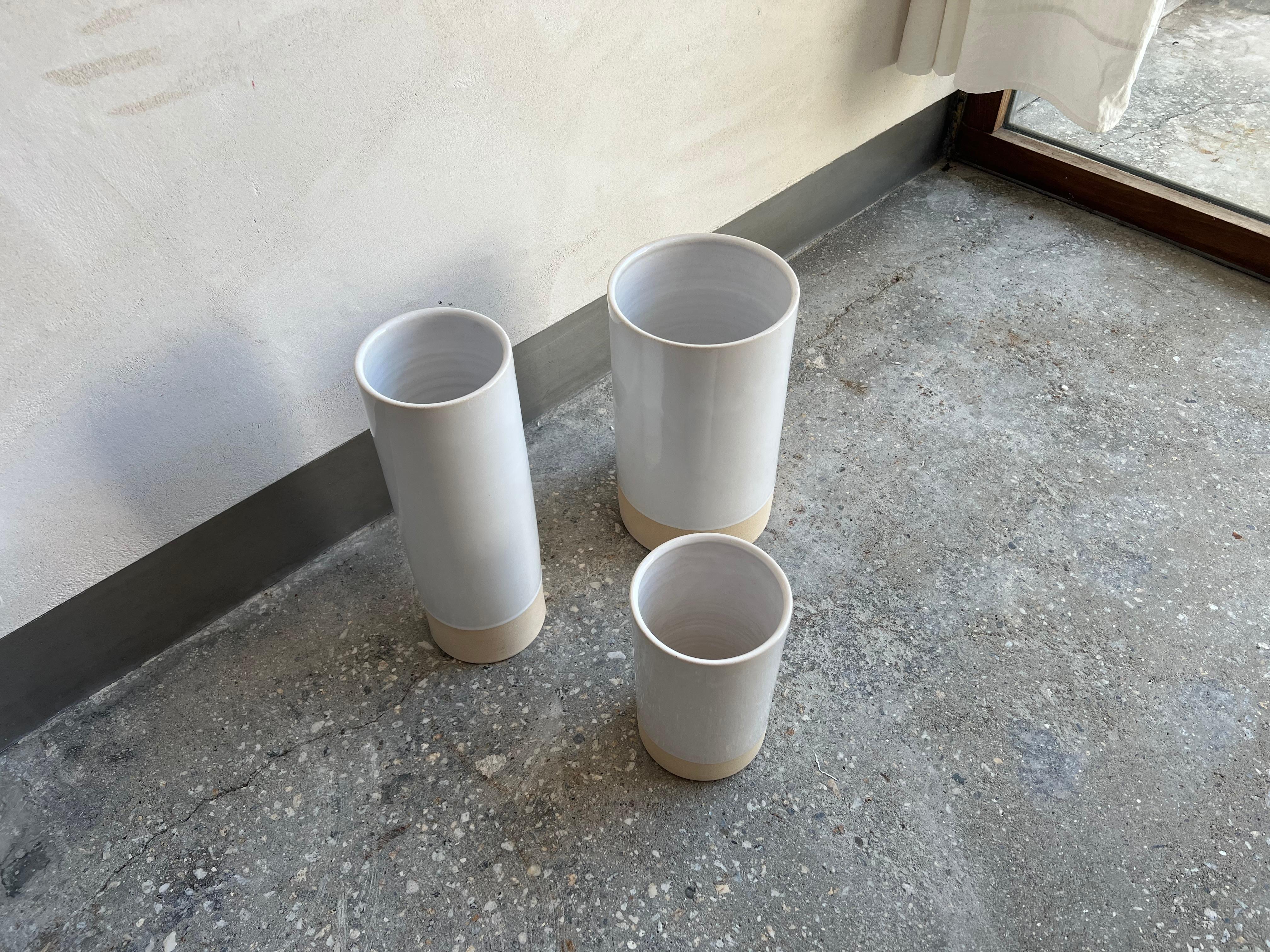 Modern Set of 3 Unique Ceramic Artisan Vases Handmade in Spain, White / Natural For Sale 10