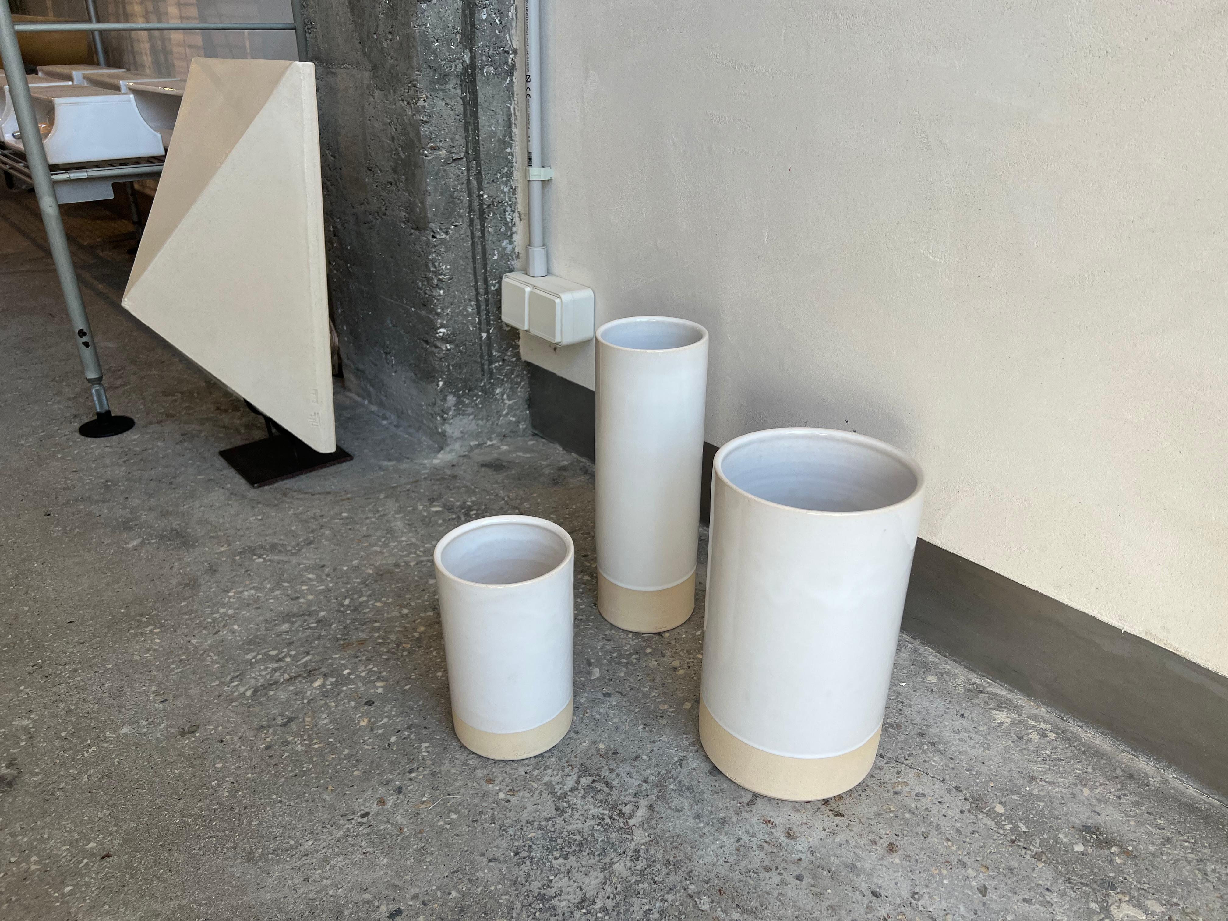Modern Set of 3 Unique Ceramic Artisan Vases Handmade in Spain, White / Natural For Sale 11