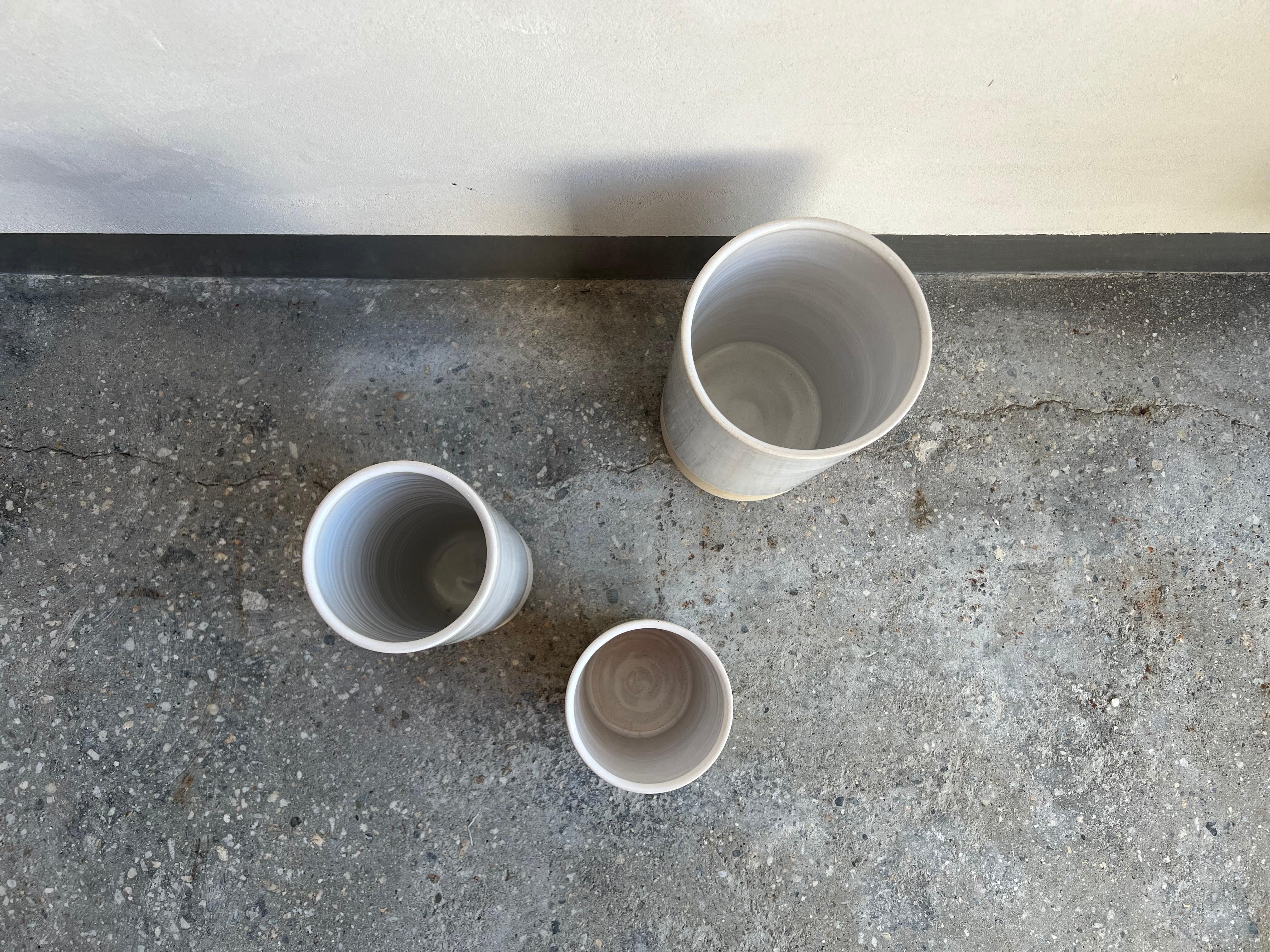 Modern Set of 3 Unique Ceramic Artisan Vases Handmade in Spain, White / Natural For Sale 3