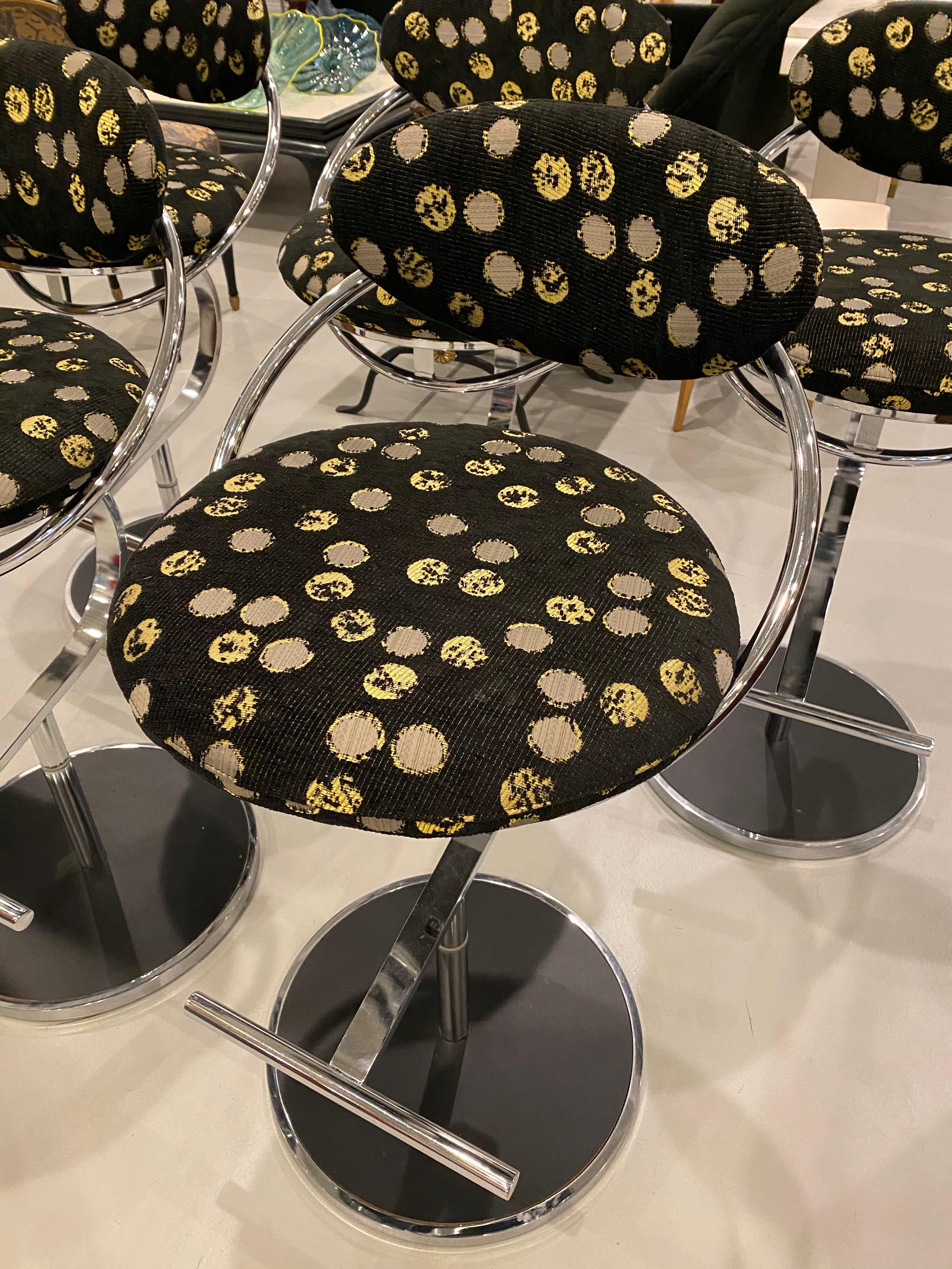 Modern Set of Five Chrome Bar Stools In Good Condition For Sale In North Bergen, NJ