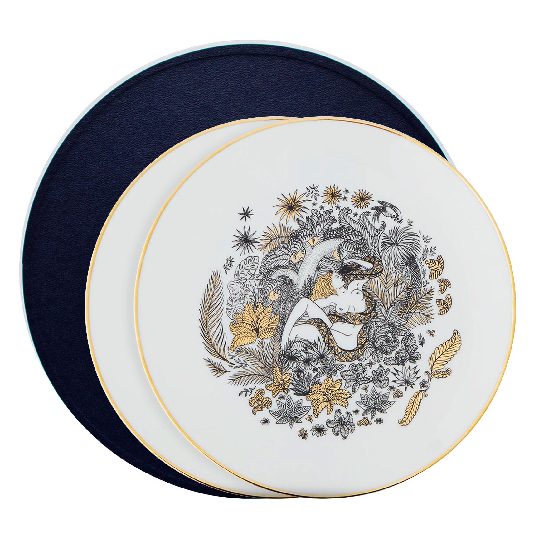 Box of 2 Dinner Porcelain Plates with Gold Collection Rue de Paradis For Sale