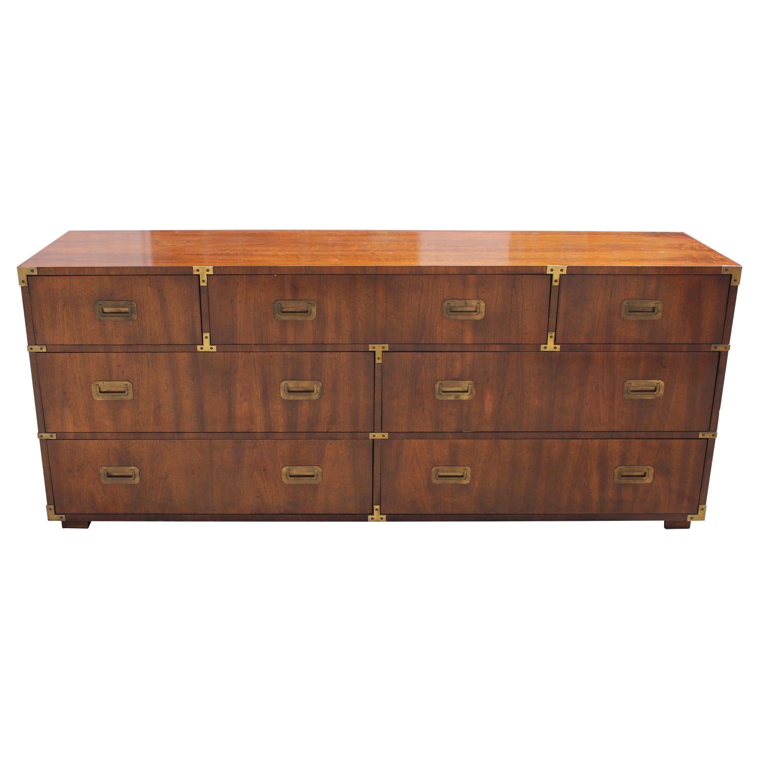 Modern Seven-Drawer Henredon Campaign Style Walnut Dresser with Brass Accents In Excellent Condition In Houston, TX