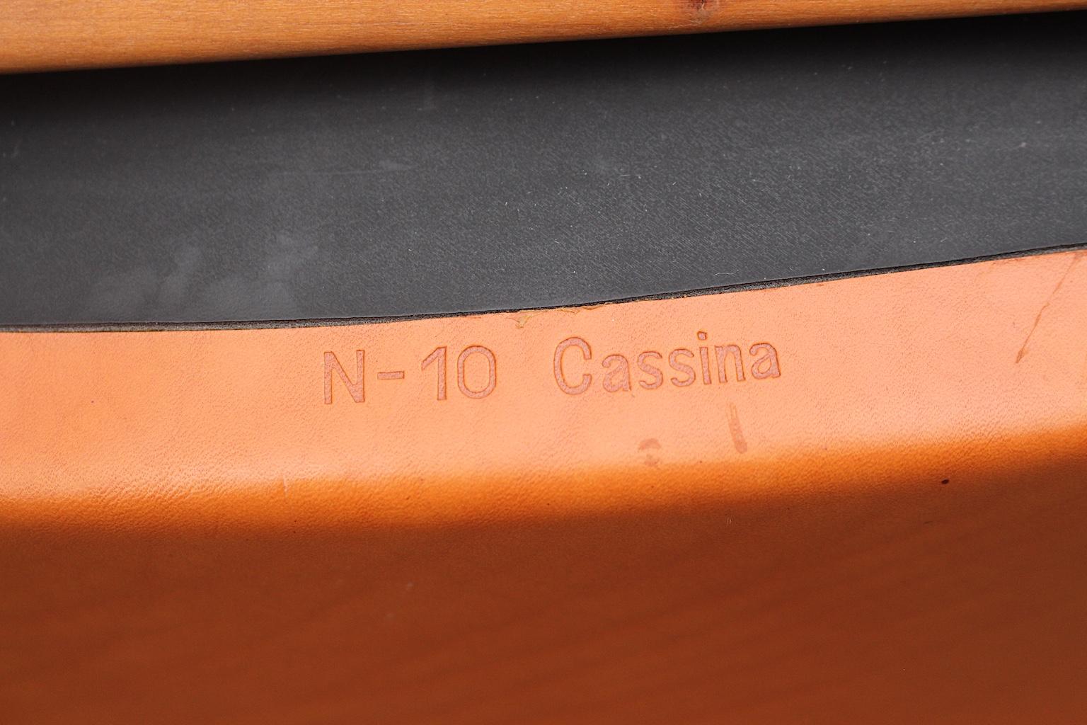 Sept chaises de salle à manger modernes Cassina vintage en cuir et teck cognac, années 1990, Italie en vente 8