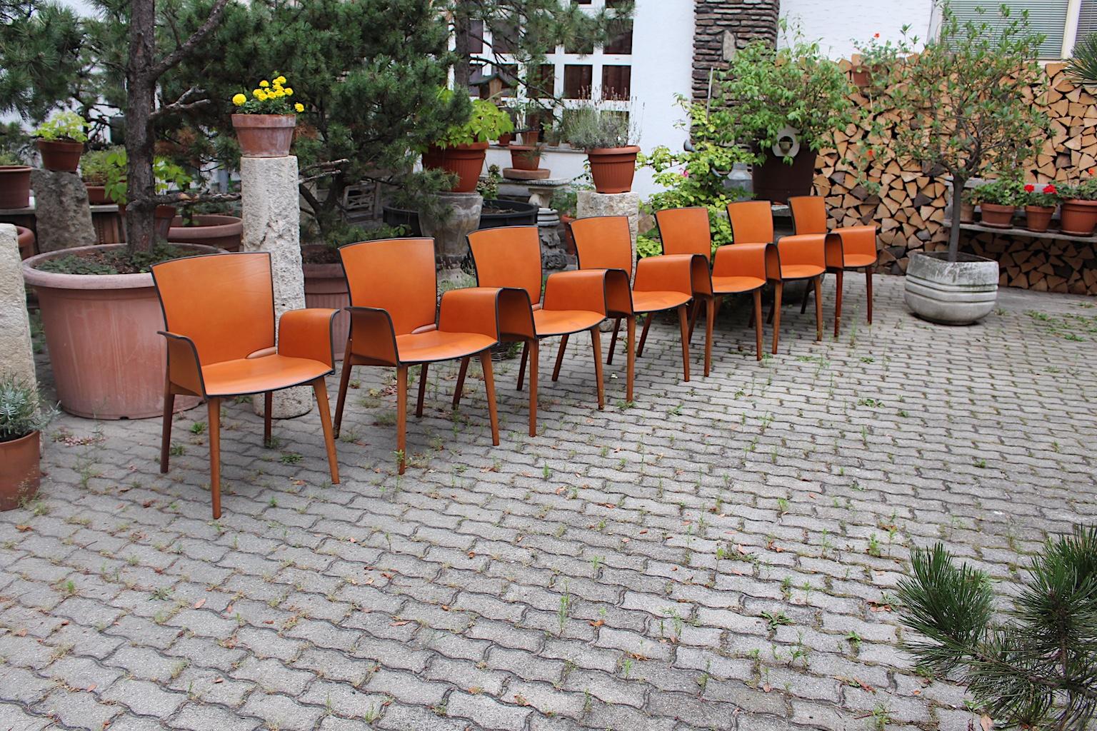 Sept chaises de salle à manger modernes Cassina vintage en cuir et teck cognac, années 1990, Italie Bon état - En vente à Vienna, AT