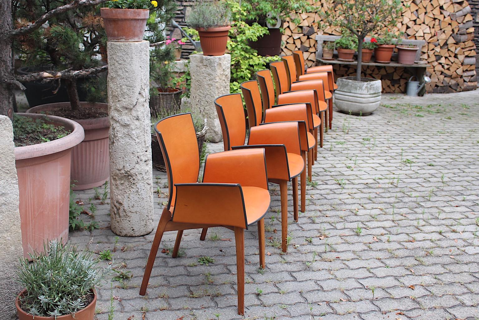 Fin du 20e siècle Sept chaises de salle à manger modernes Cassina vintage en cuir et teck cognac, années 1990, Italie en vente
