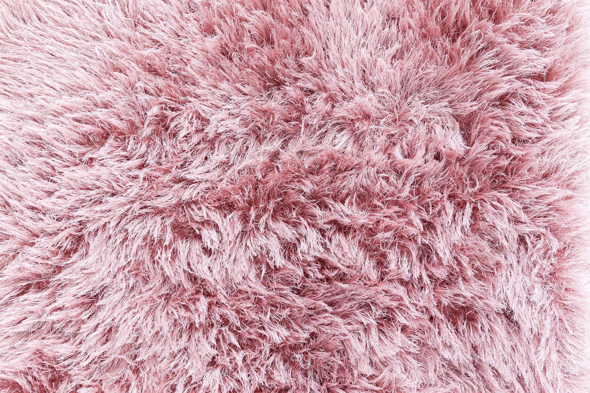 Moderne Tapis moderne Shaggy dans les tons roses par Doris Leslie Blau en vente