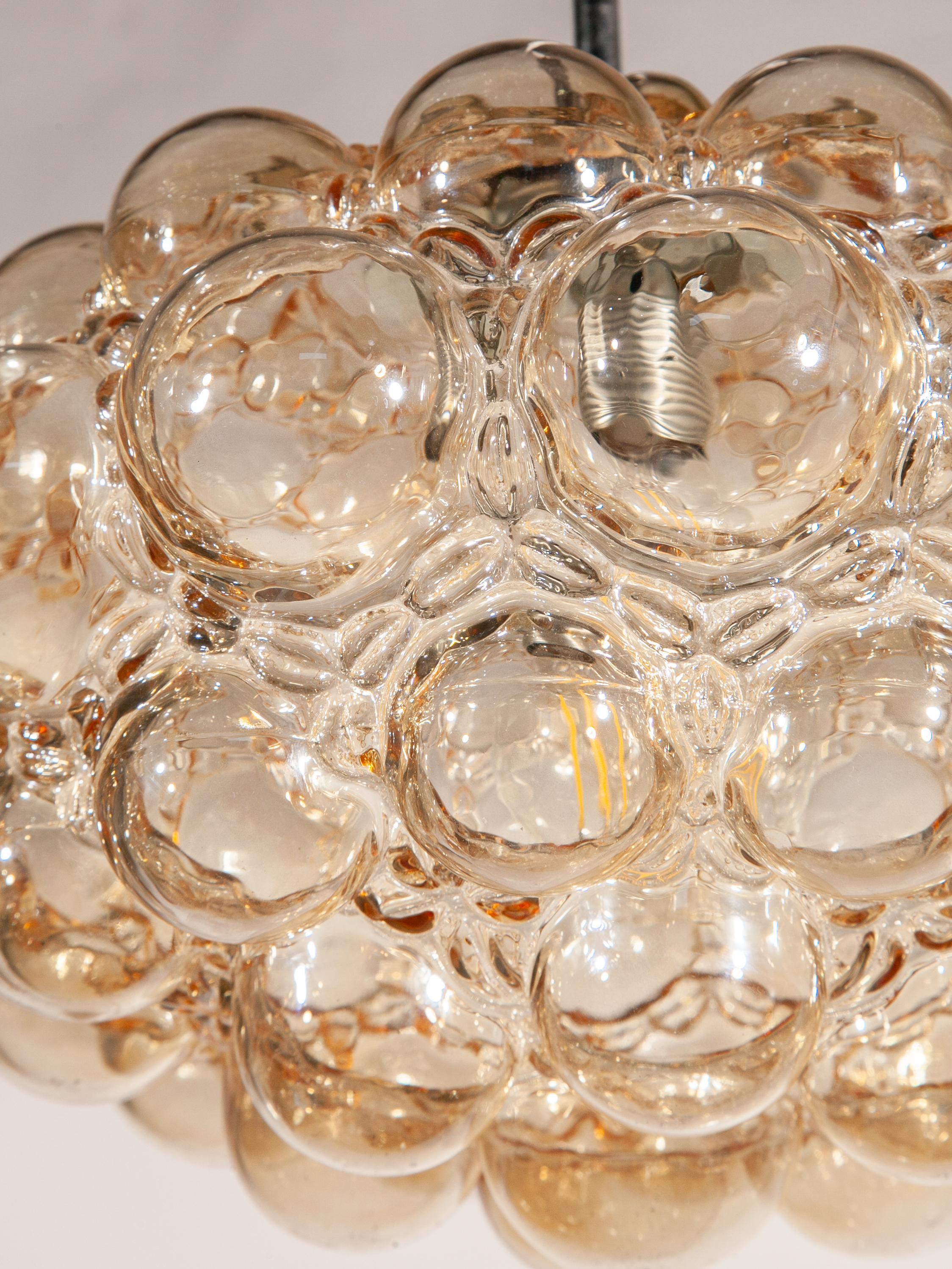 Pendentif en verre d'ambre de forme moderne, conçu par Helena Tynell Bon état - En vente à Antwerp, BE