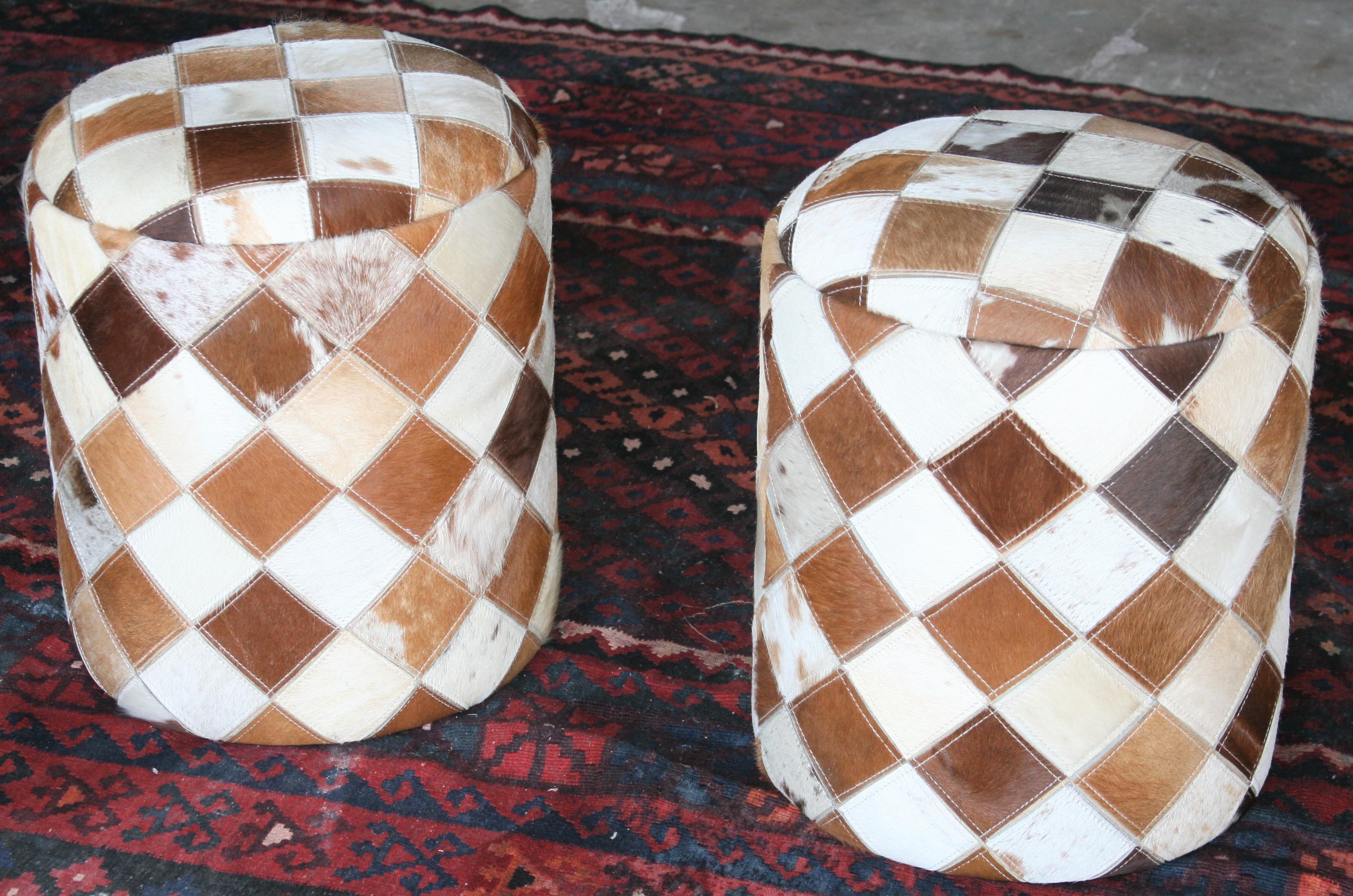 Modern Sheep Skin Handcrafted and Handstitched Classic Stools (Anglo Raj) im Angebot