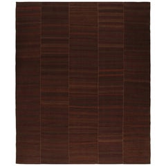 Tapis plat moderne Shiraz tissé à la main de couleur marron et bourgogne